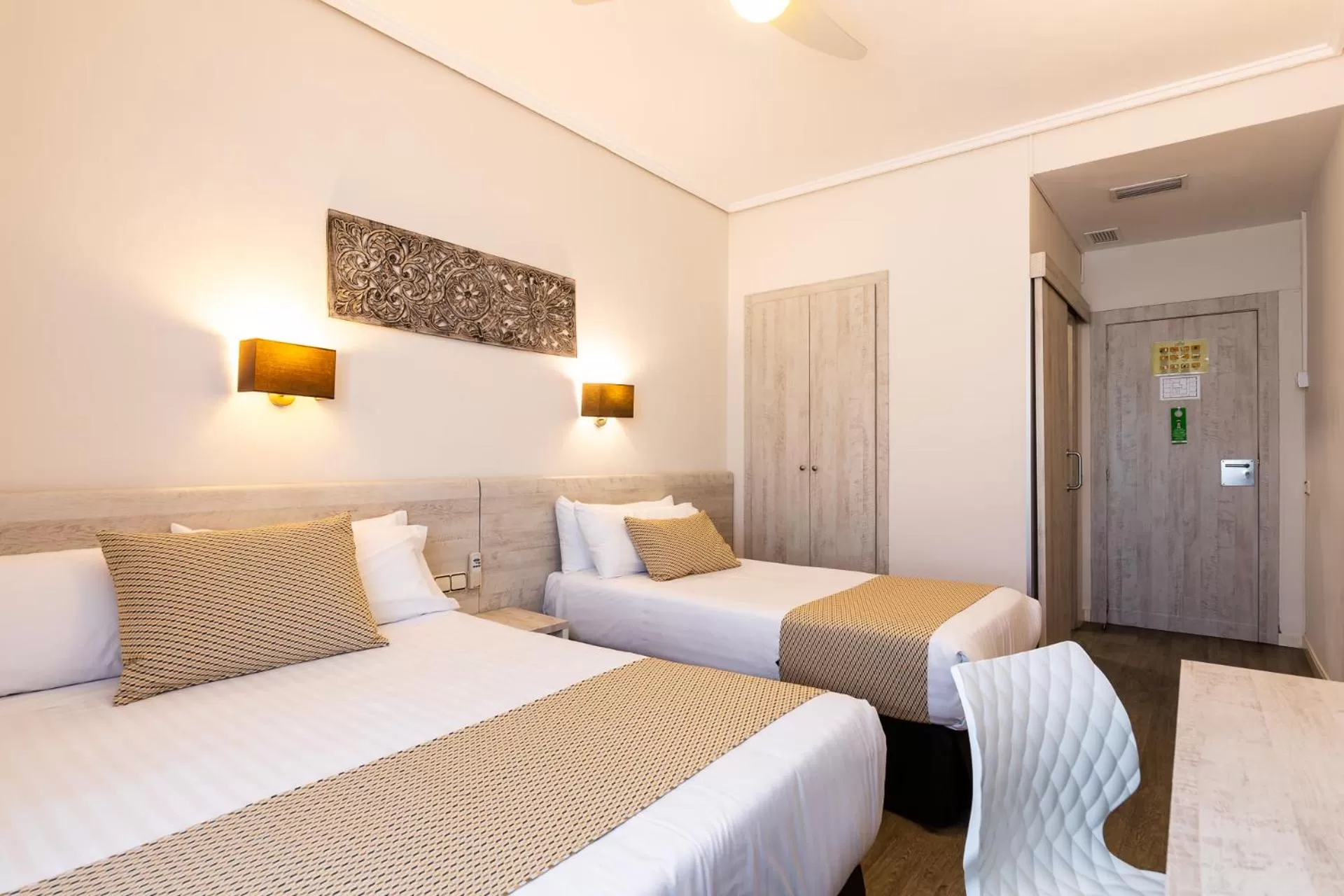 Bedroom, Bed in Sweet Hotel Continental