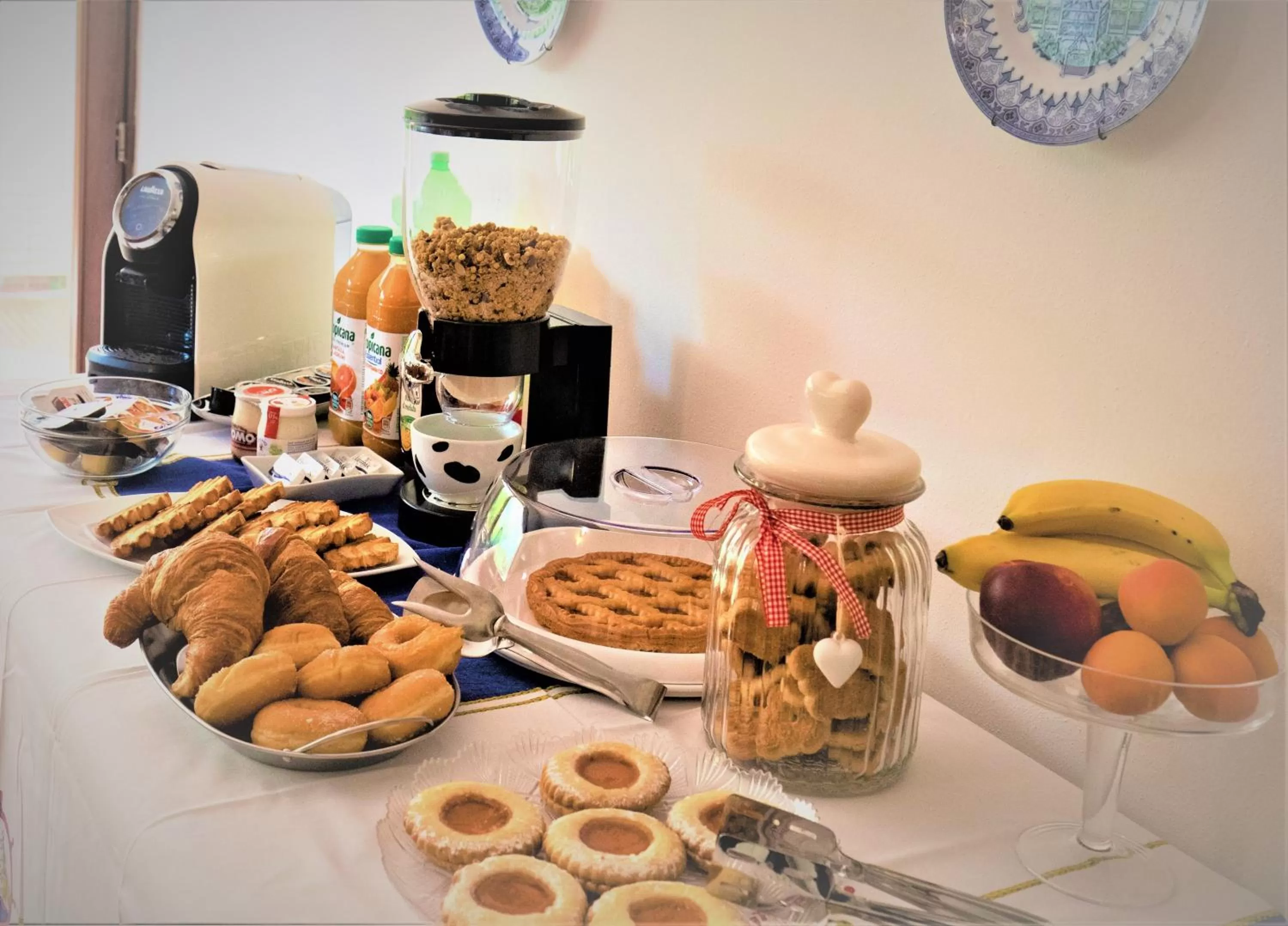 Food and drinks in B&B Villa Apuana