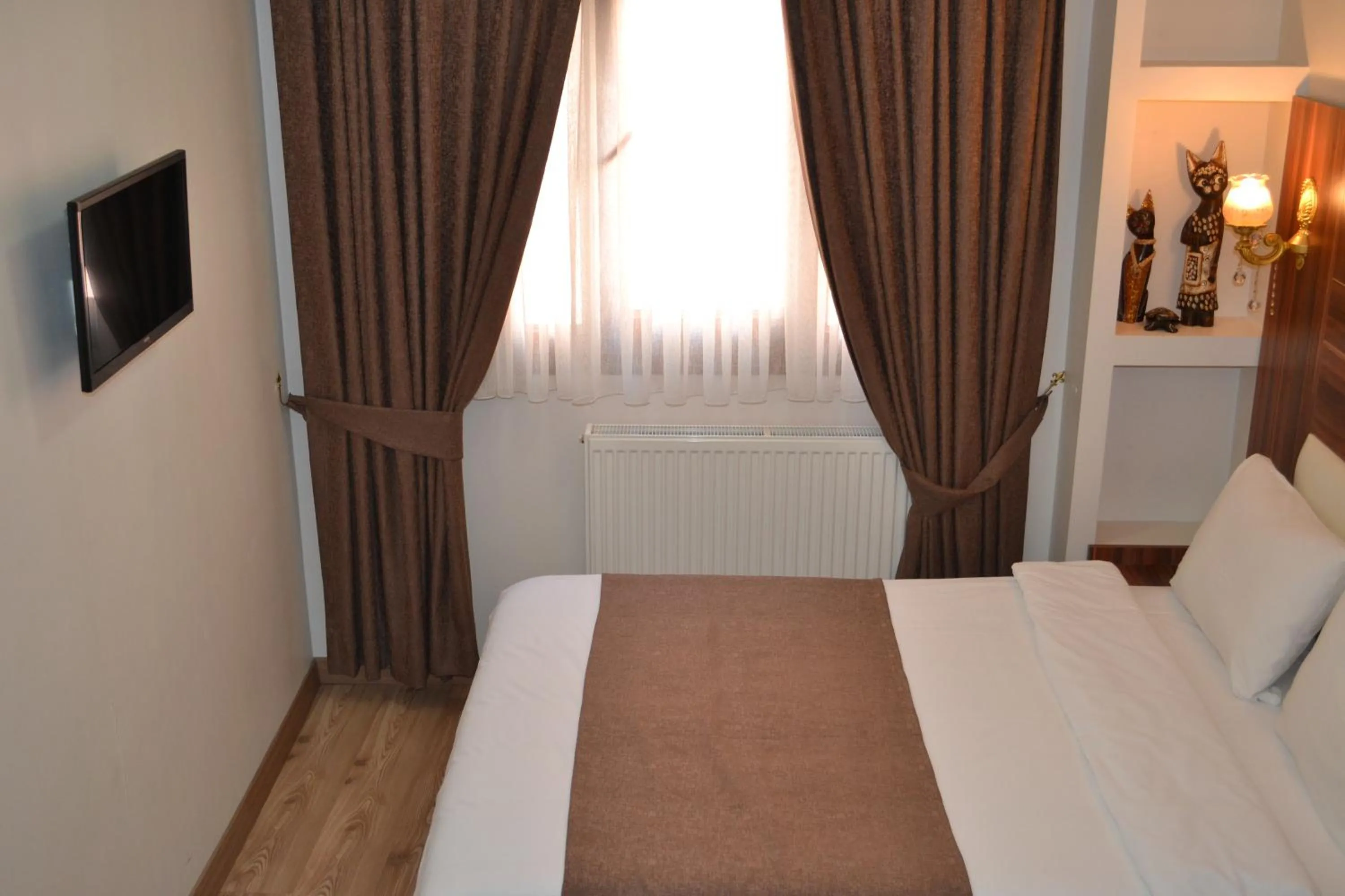 TV and multimedia, Bed in New Fatih Hotel