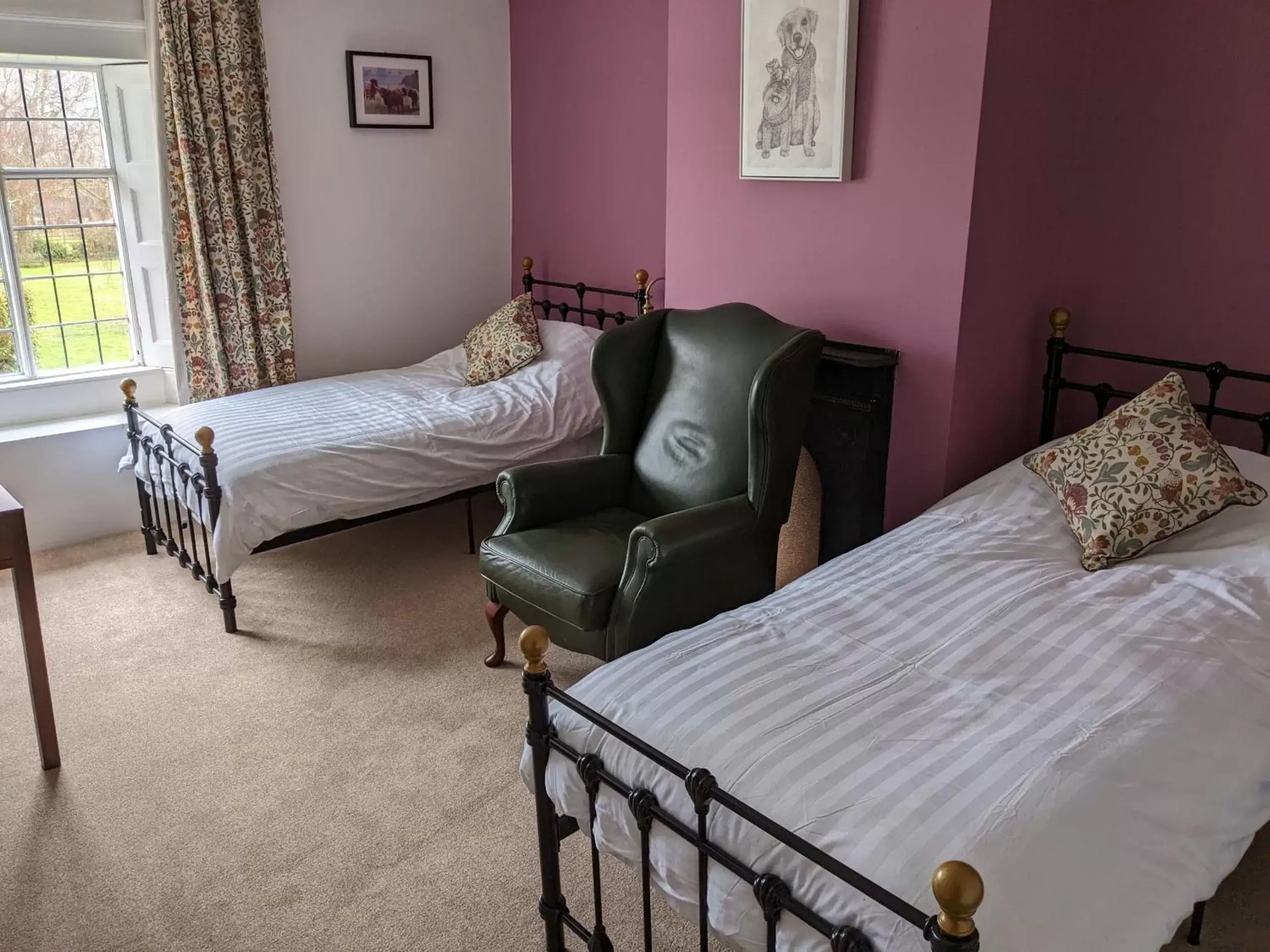 Twin Room with Shower in Cowpers Oak Twin Room with Shower in Cowpers Oak