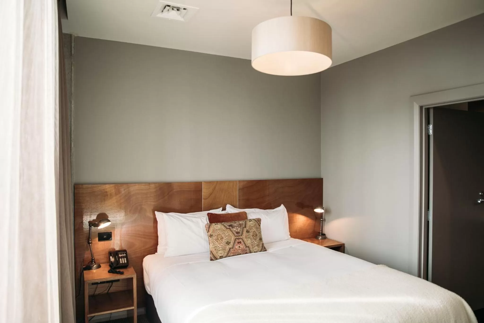 Bedroom, Bed in King and Queen Hotel Suites