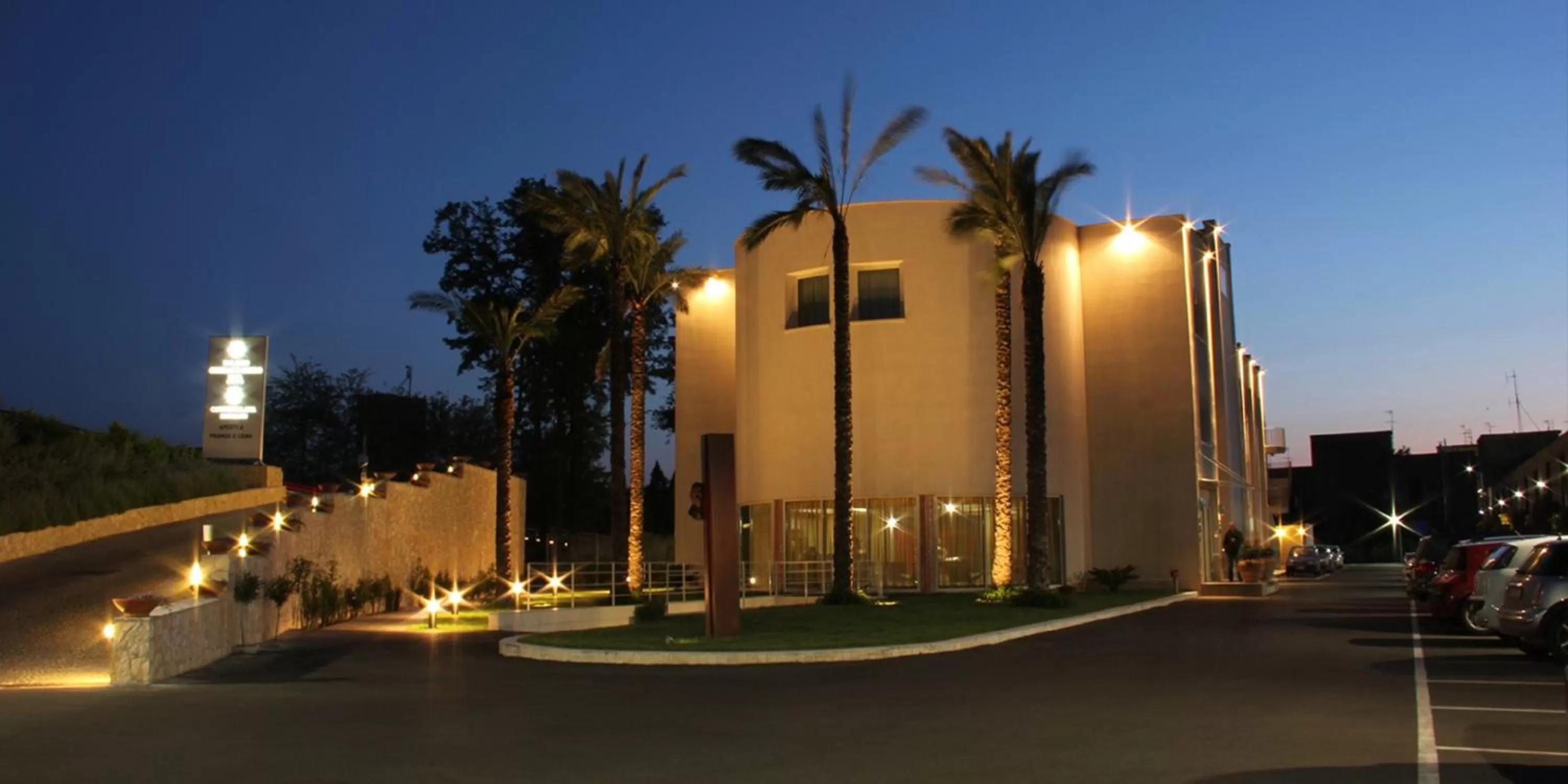 Facade/entrance in Palazzo Giordano Bruno
