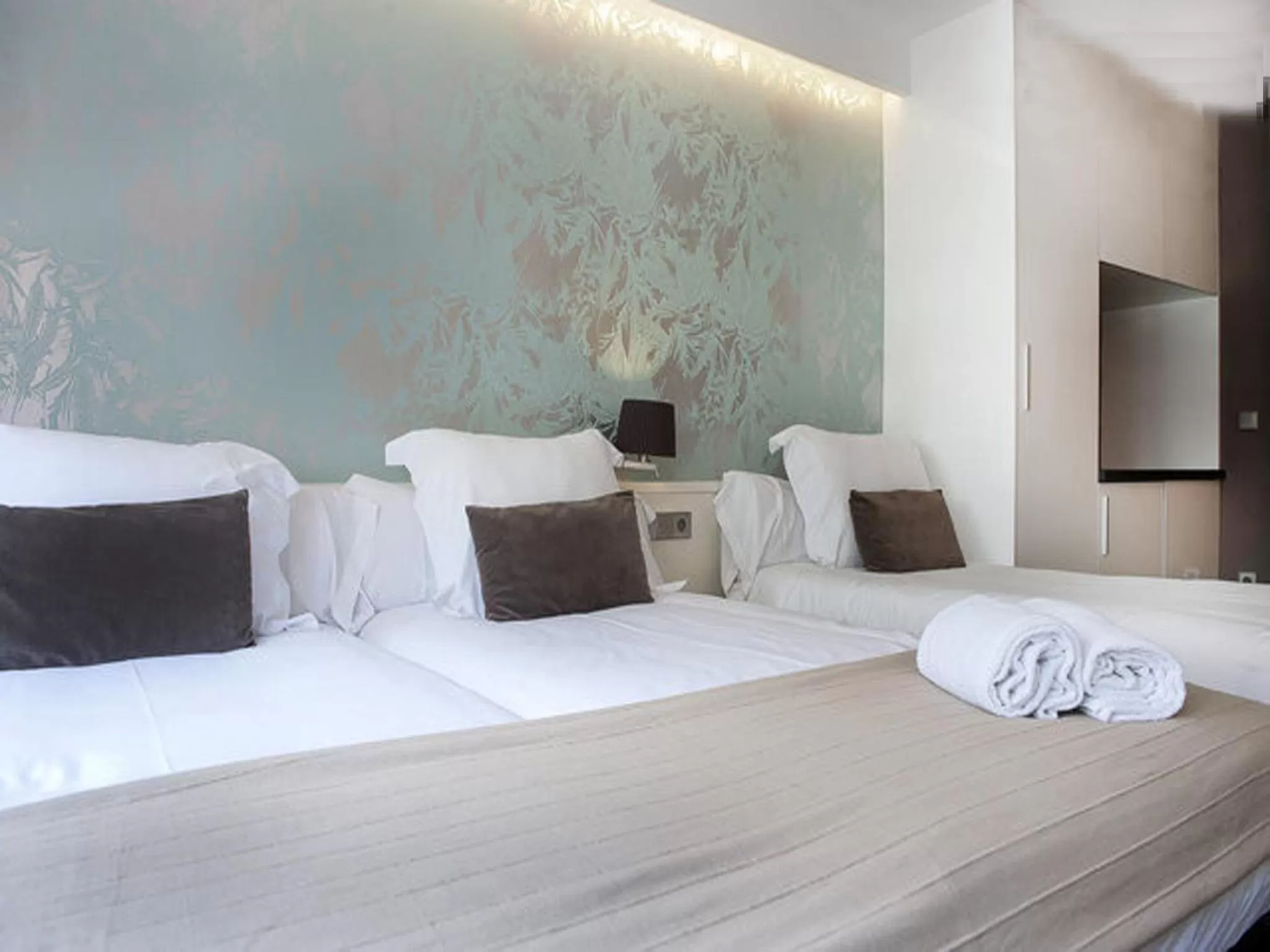 Bed in Barcelona Fifteen central Aparthotel