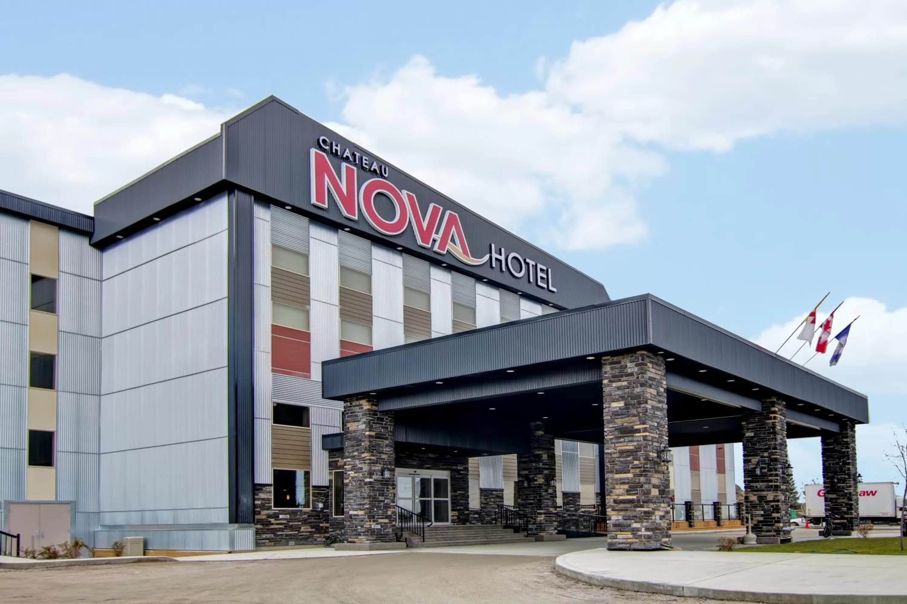 Facade/entrance in Chateau Nova Yellowknife
