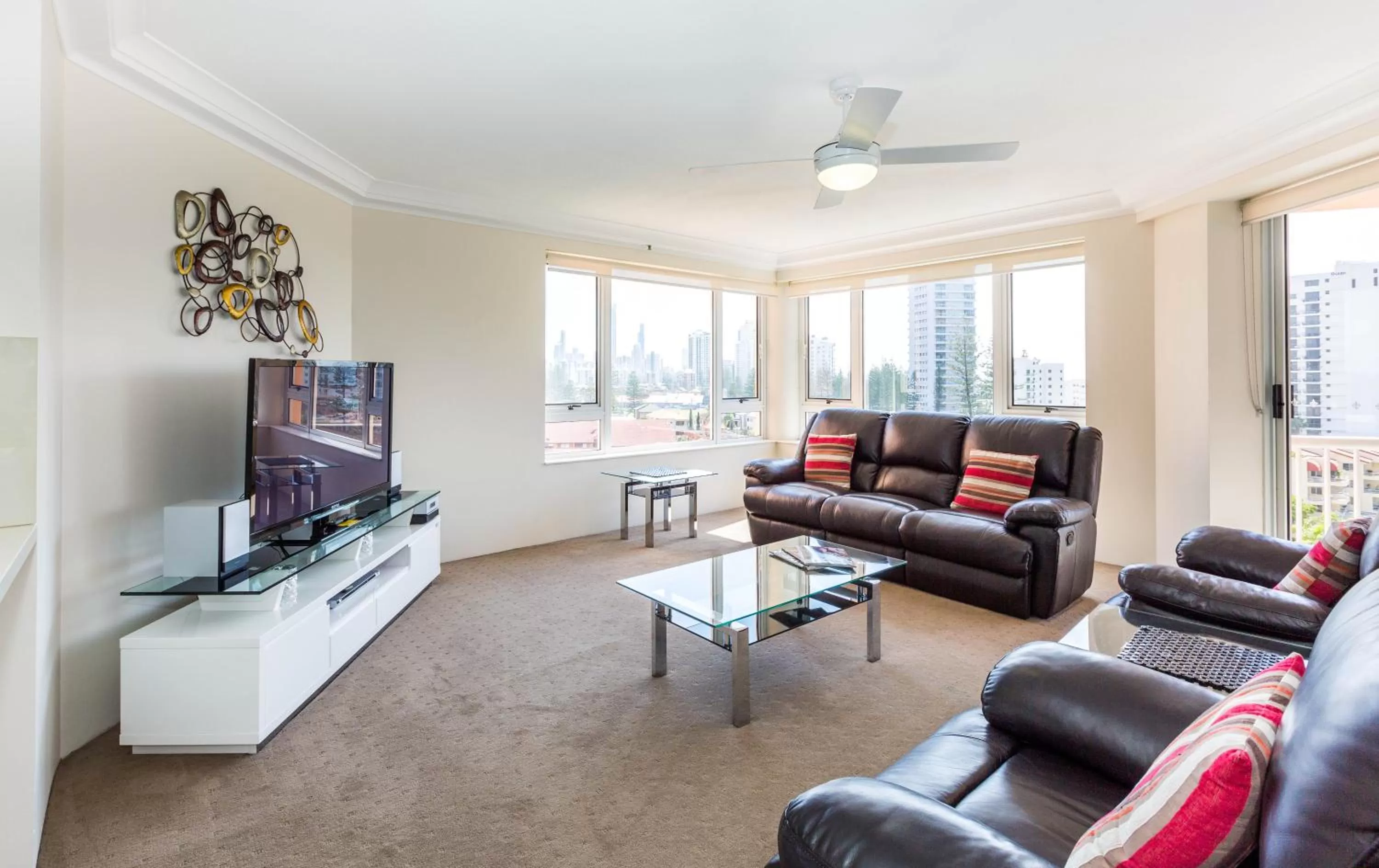 Communal lounge/ TV room in Belle Maison Apartments - Official