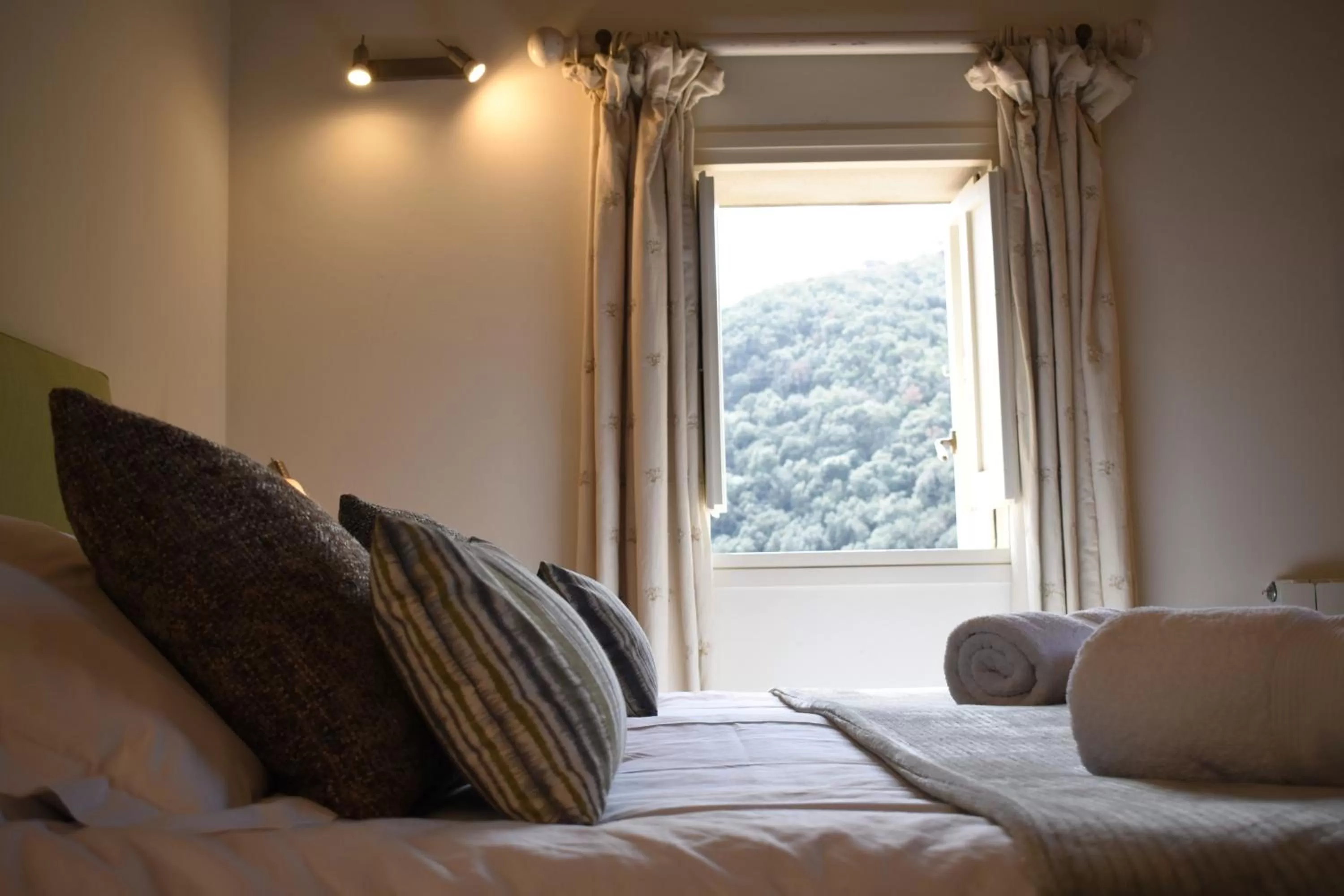 Bedroom, Mountain View in B&B Can Jan