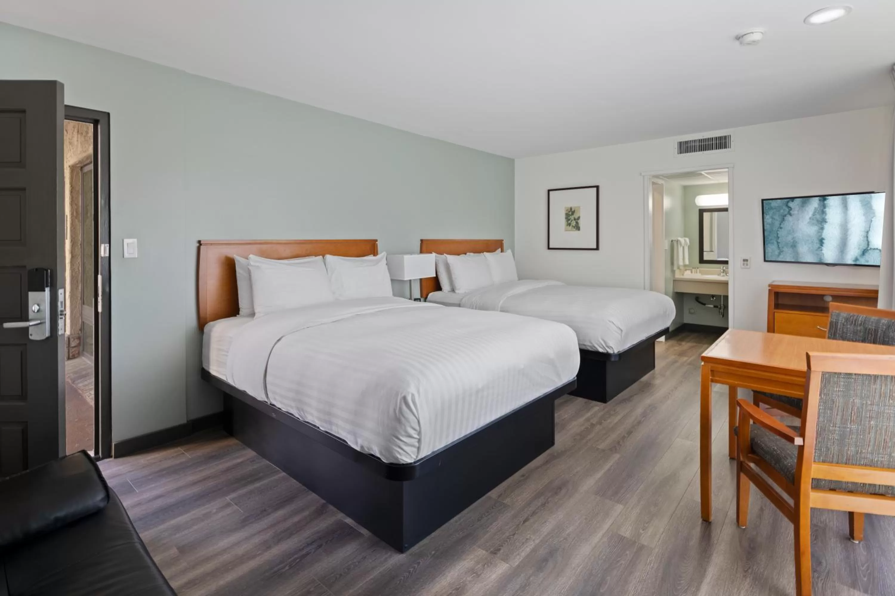 Bedroom, Bed in Vagabond Inn Glendale