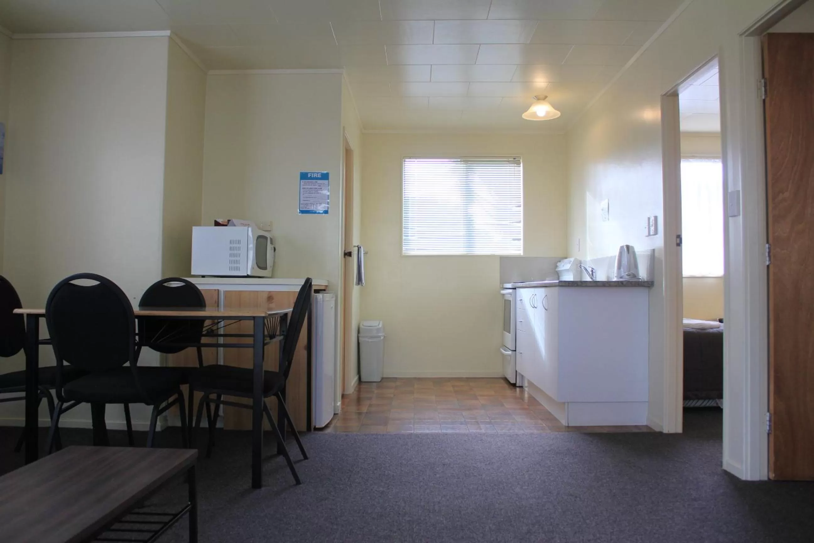 Kitchen or kitchenette in Coronation Court Motel