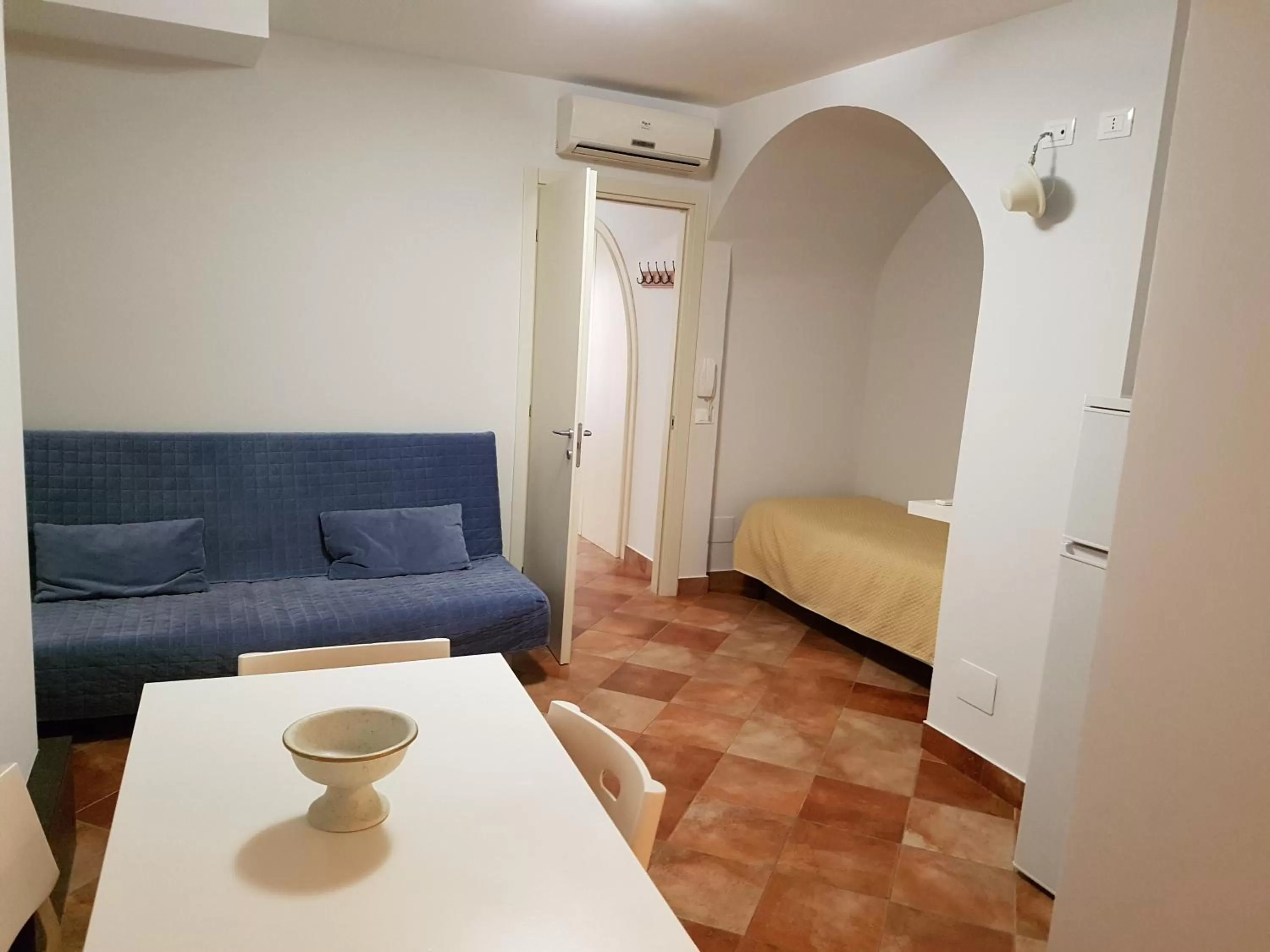 Living room, Bed in Iblea Paradise