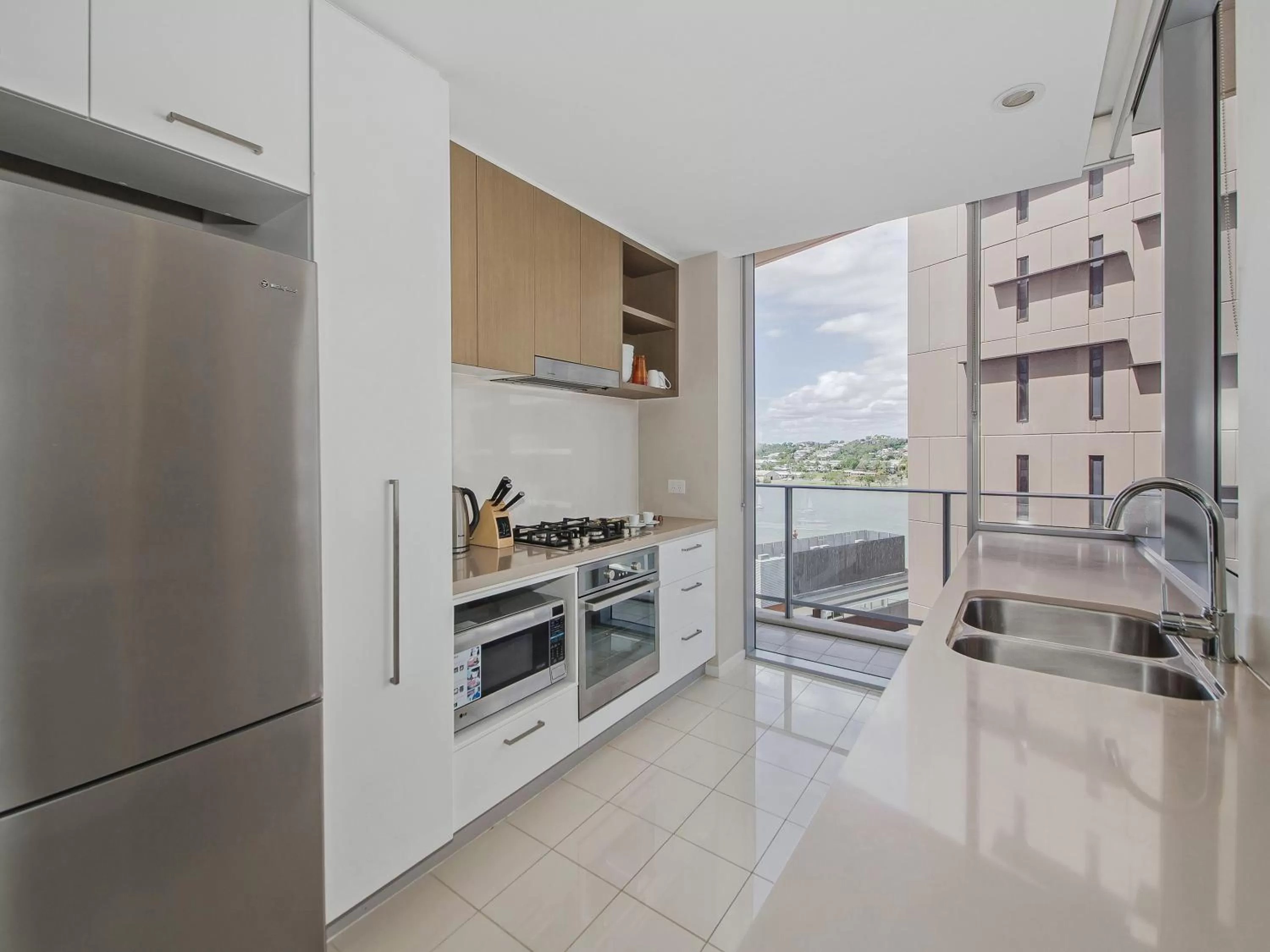 Kitchen or kitchenette in Link Portside Wharf Apartment Hotel