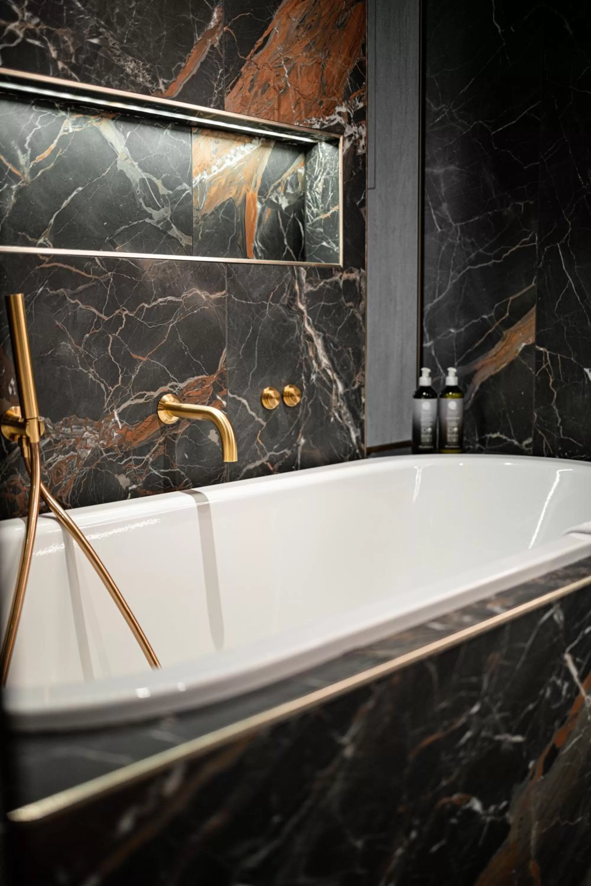 Bath in No.4 Carlton