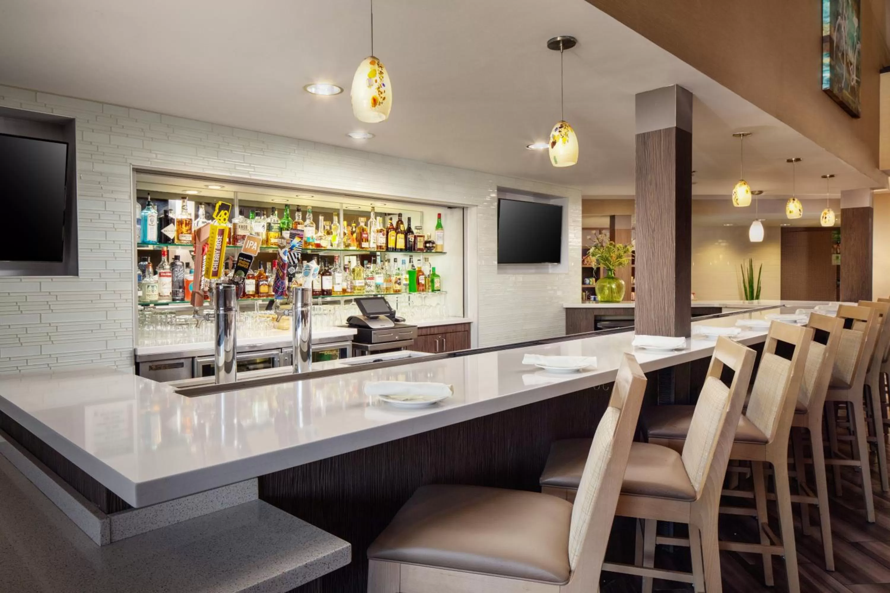 Lounge or bar in Holiday Inn Phoenix/Chandler by IHG