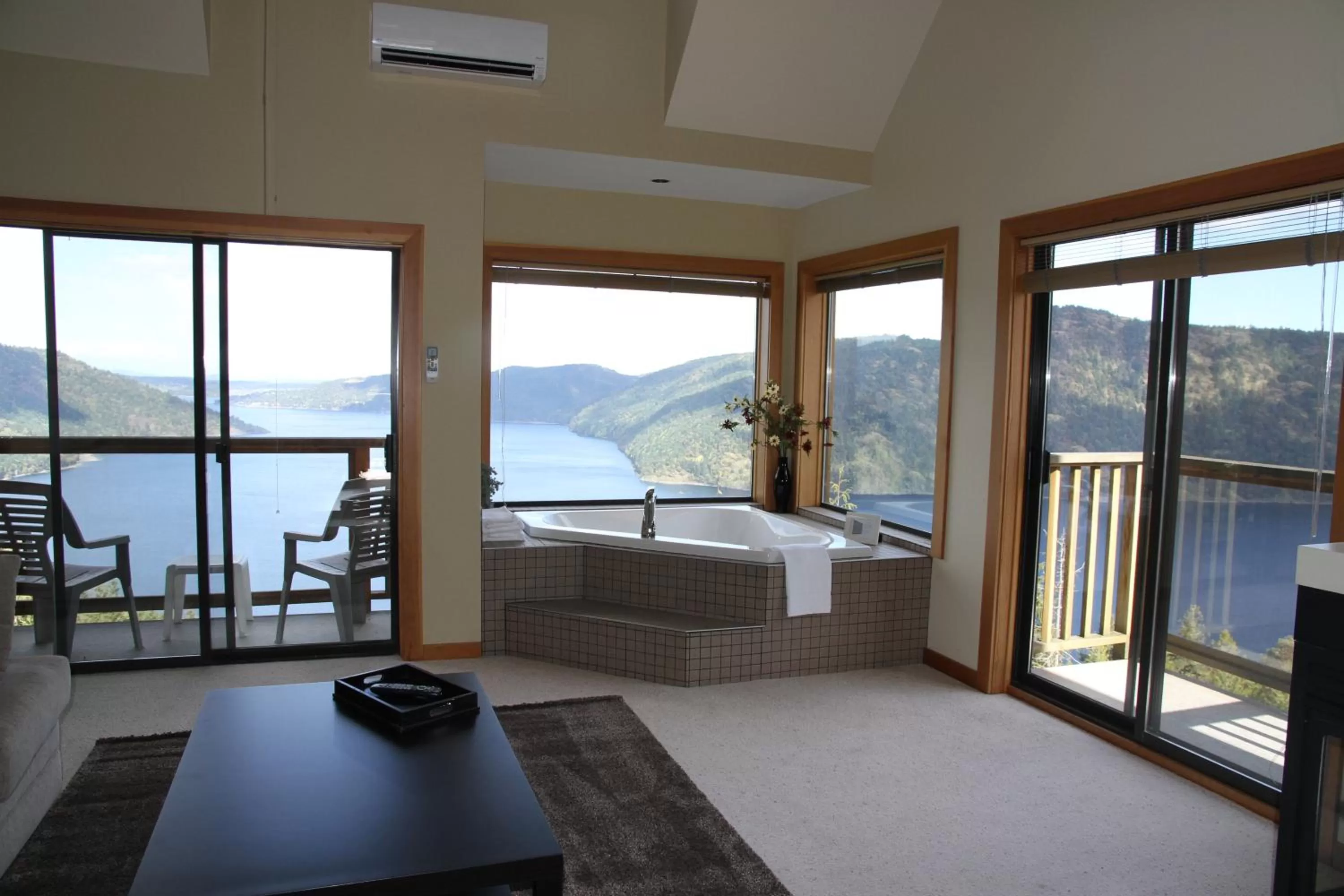 Decorative detail, Mountain View in Moon Water Lodge