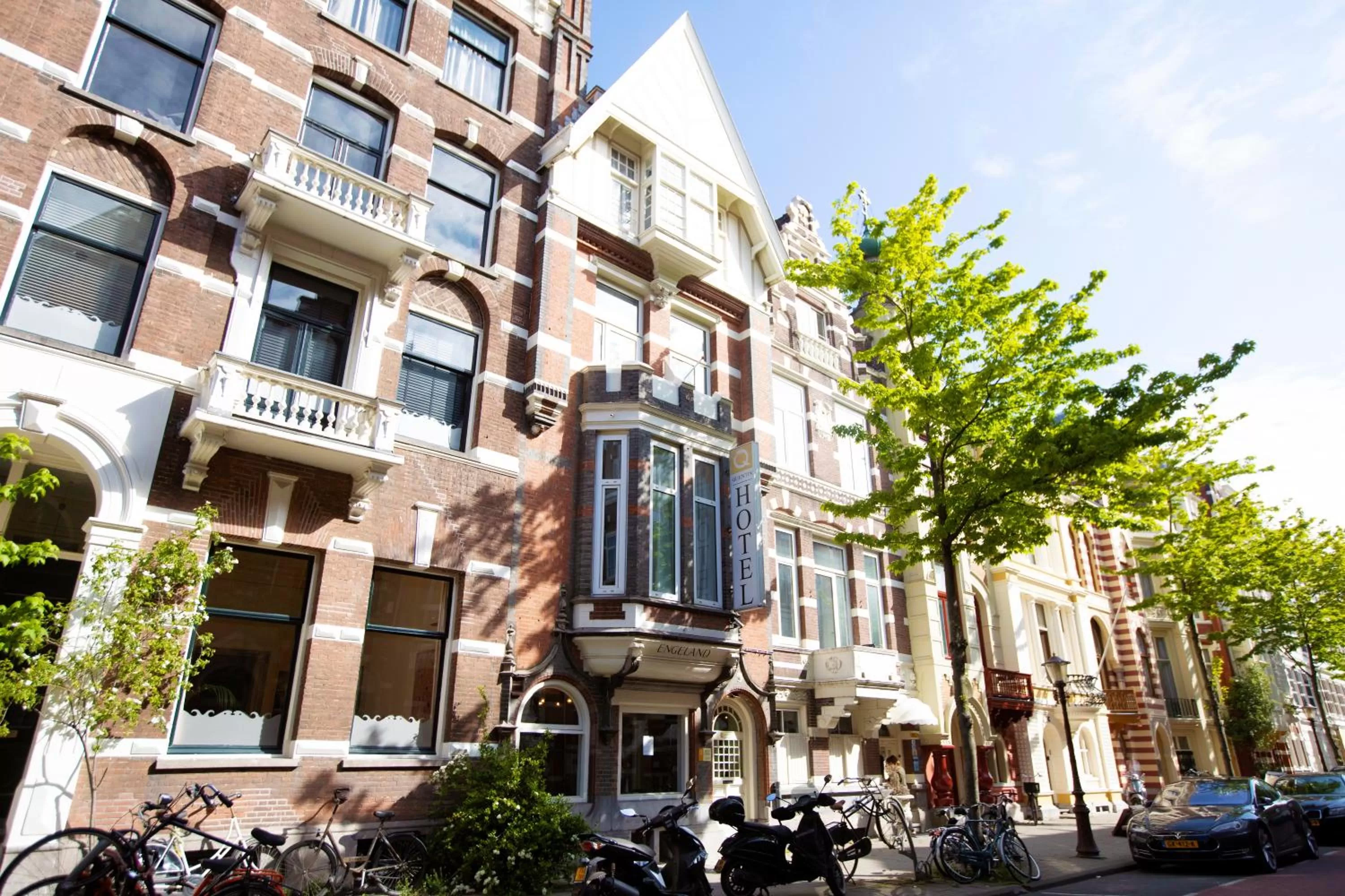 Facade/entrance in Quentin England Hotel