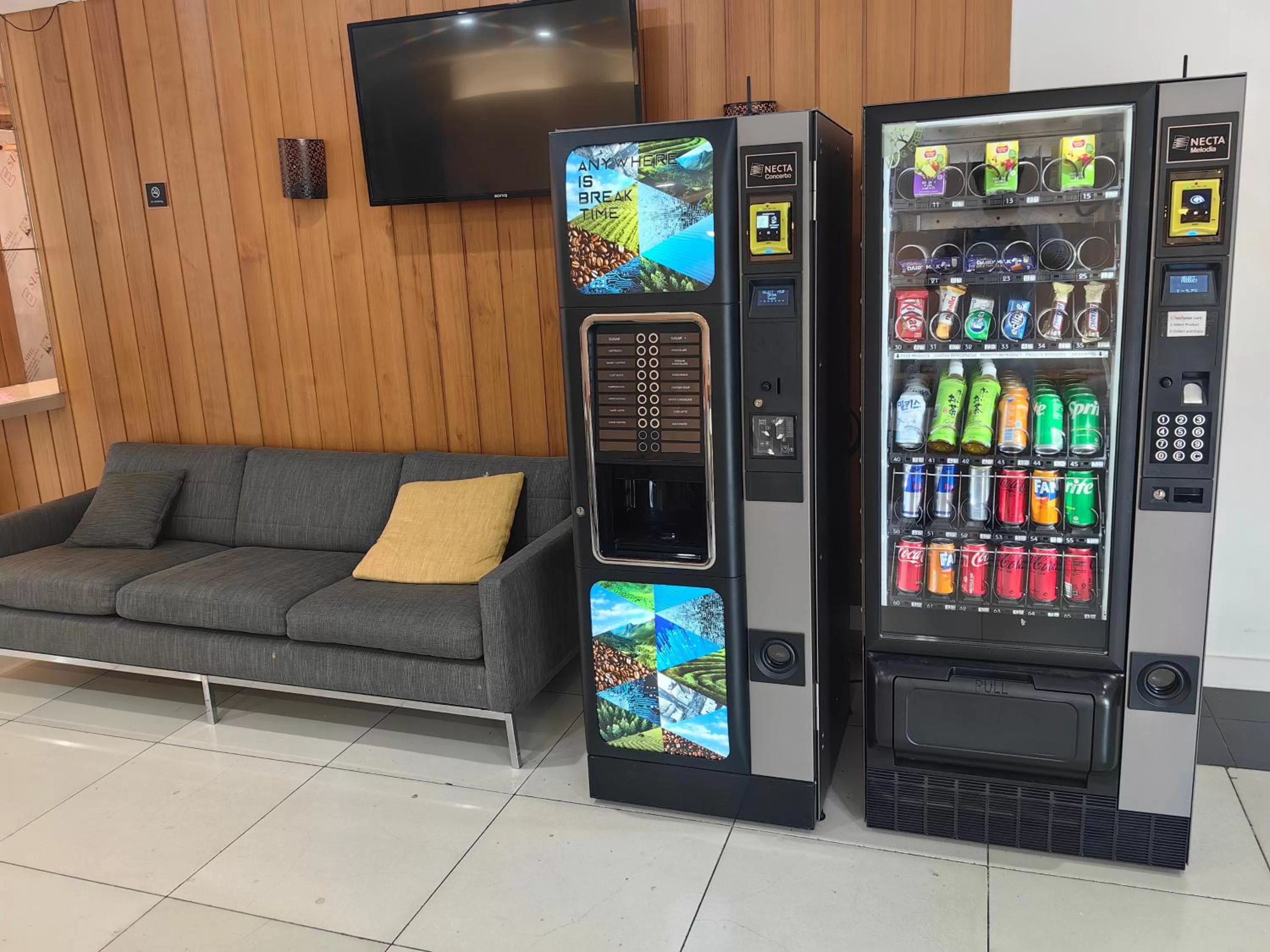 Restaurant/places to eat in Carlton Hotel