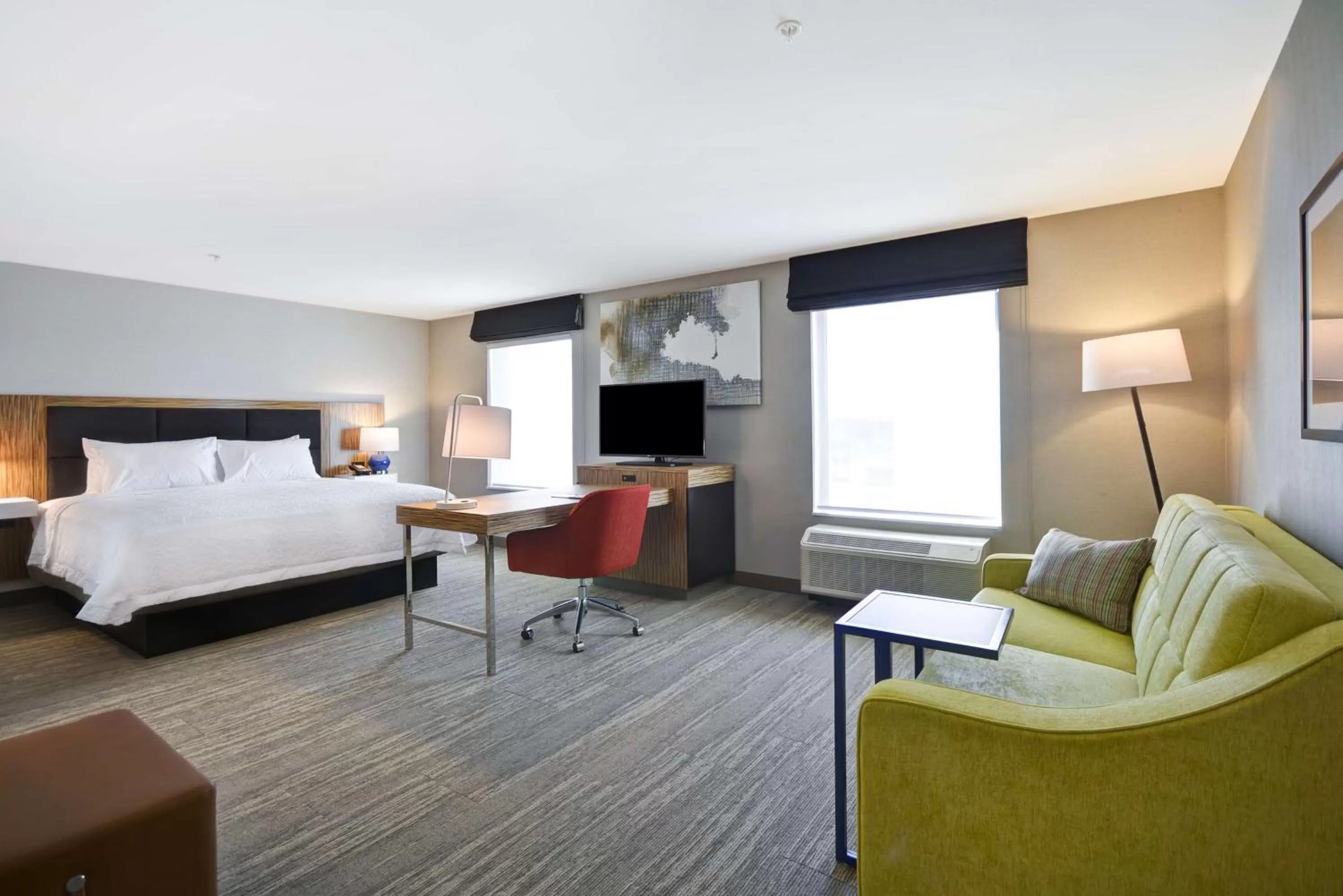 Bedroom, Bed in Hampton Inn & Suites Detroit/Warren