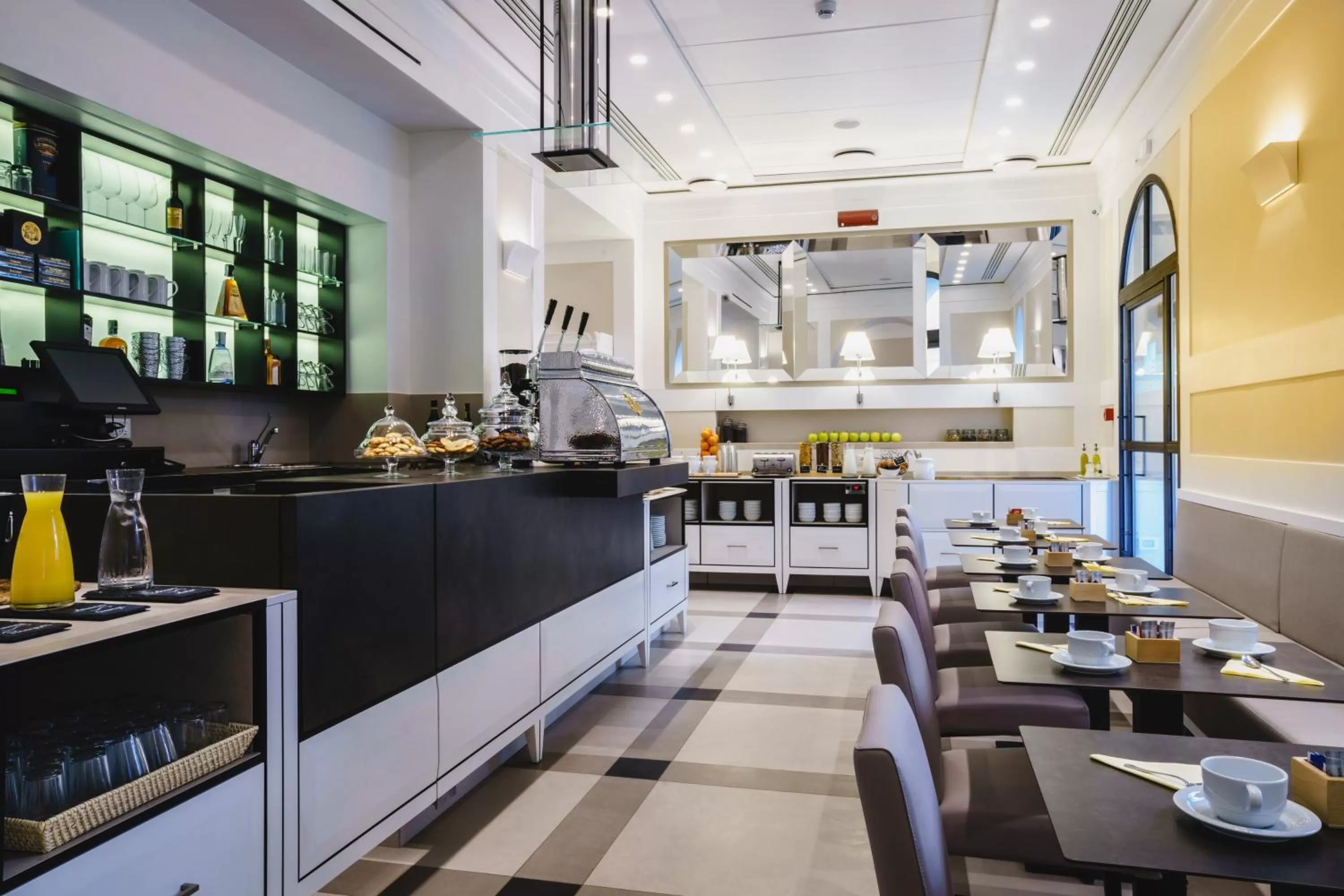 Restaurant/places to eat in Hotel Smeraldo