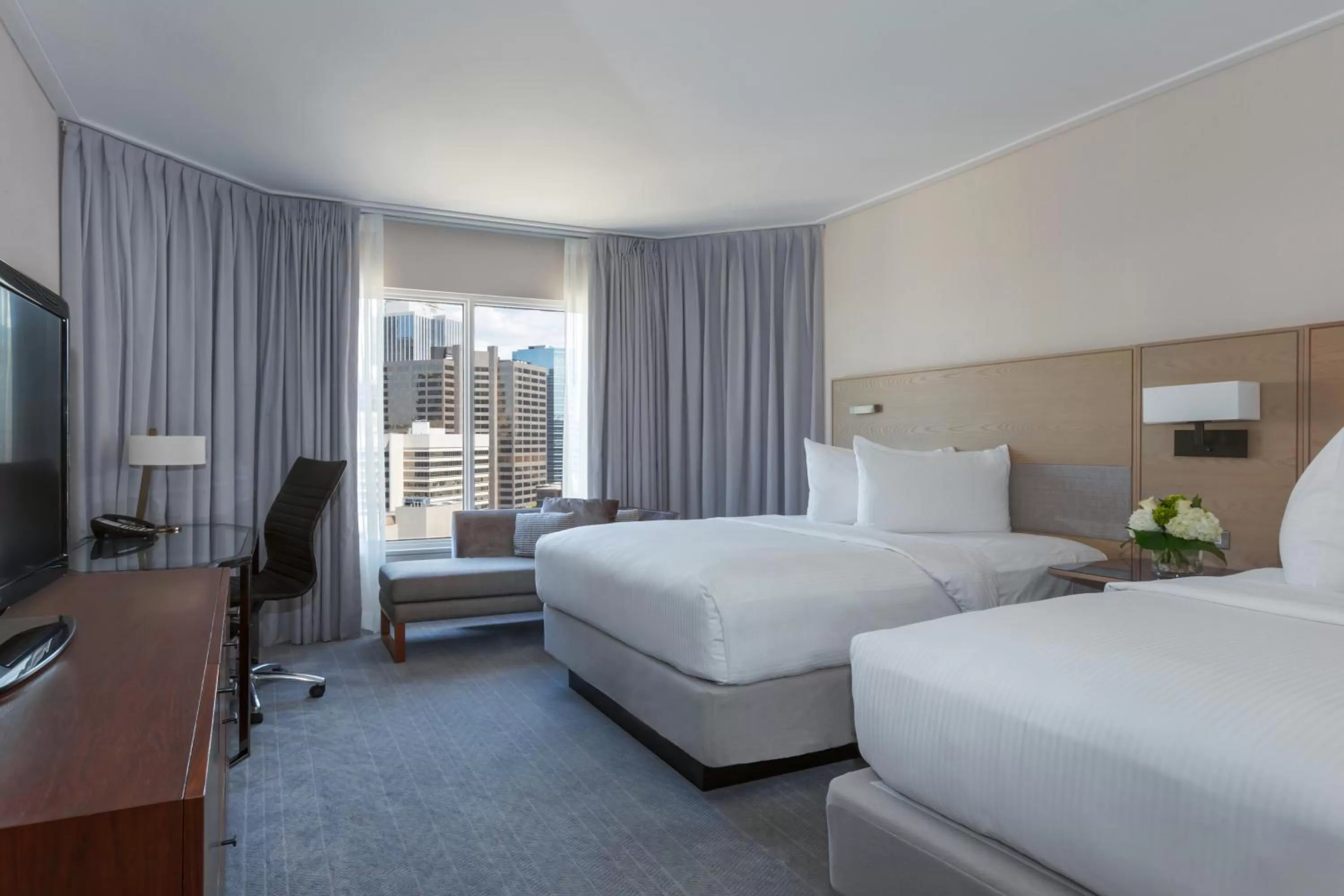 Photo of the whole room, Bed in InterContinental Toronto Centre by IHG
