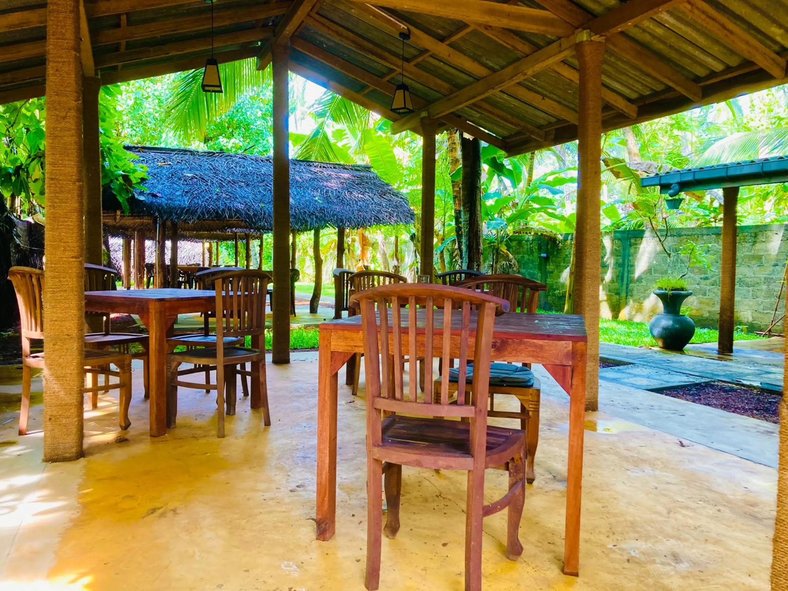 Restaurant/places to eat in Manel Villa