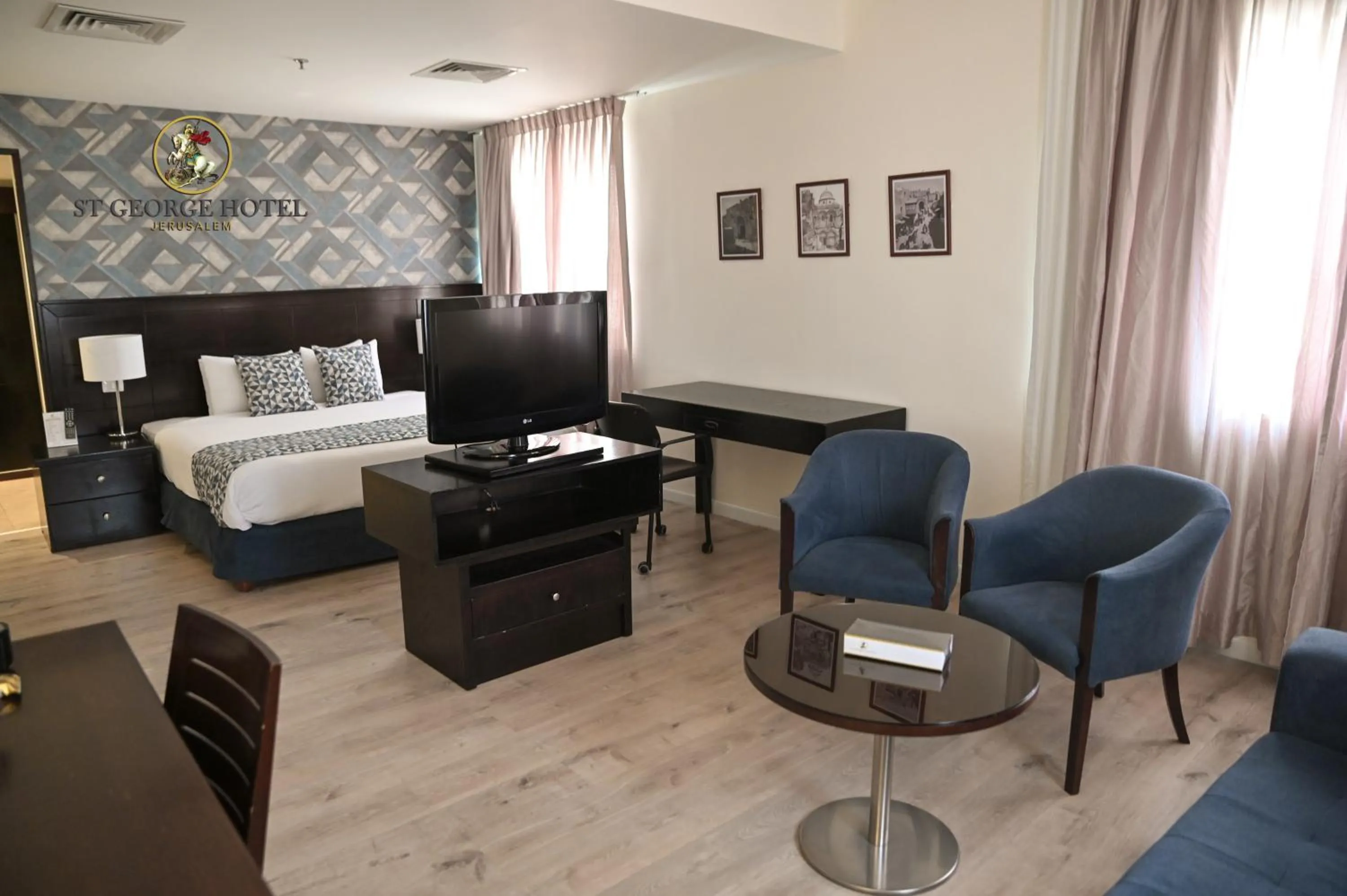 Bed in St. George Hotel