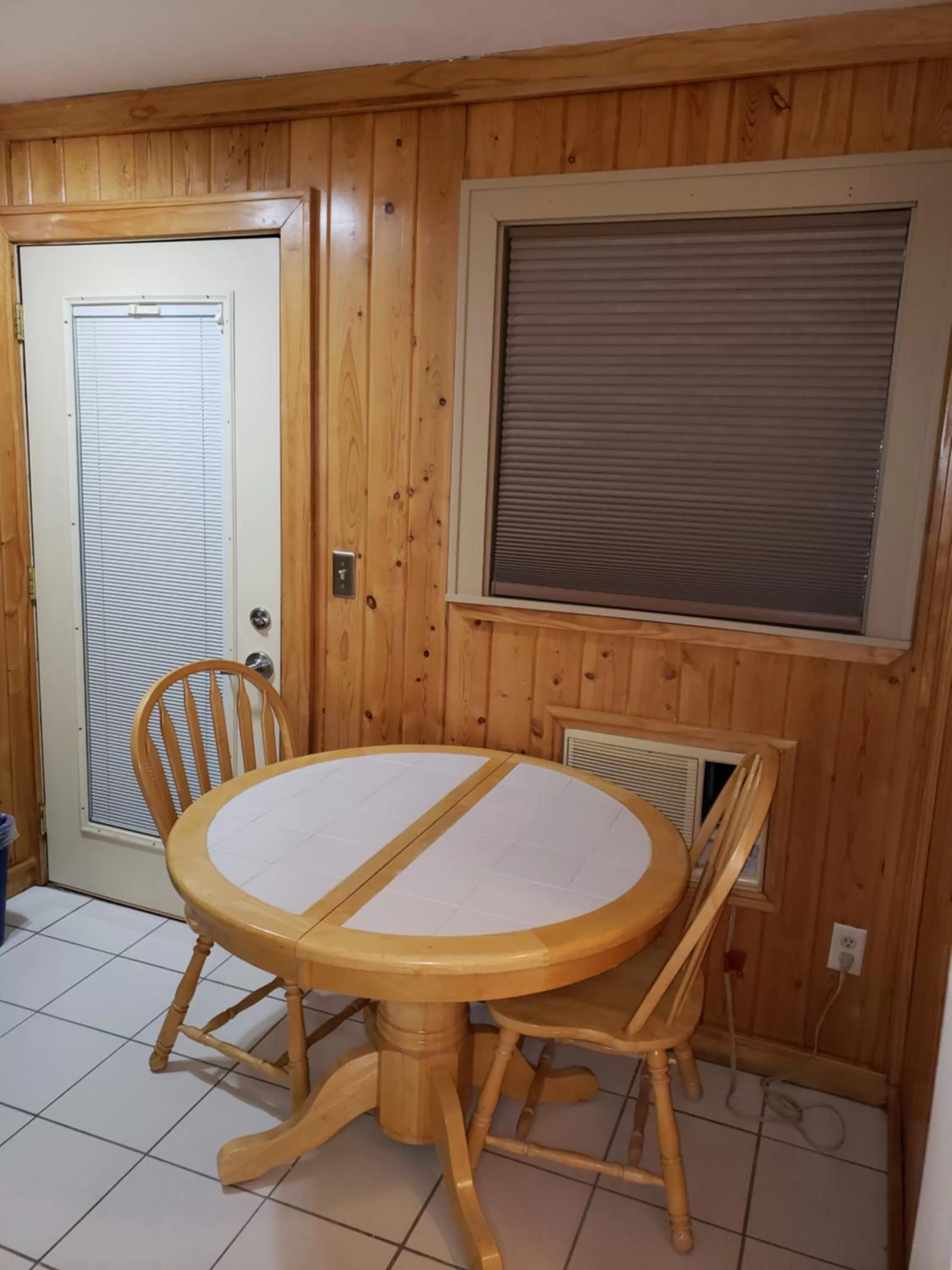 Dining Area in Willard Munger Inn