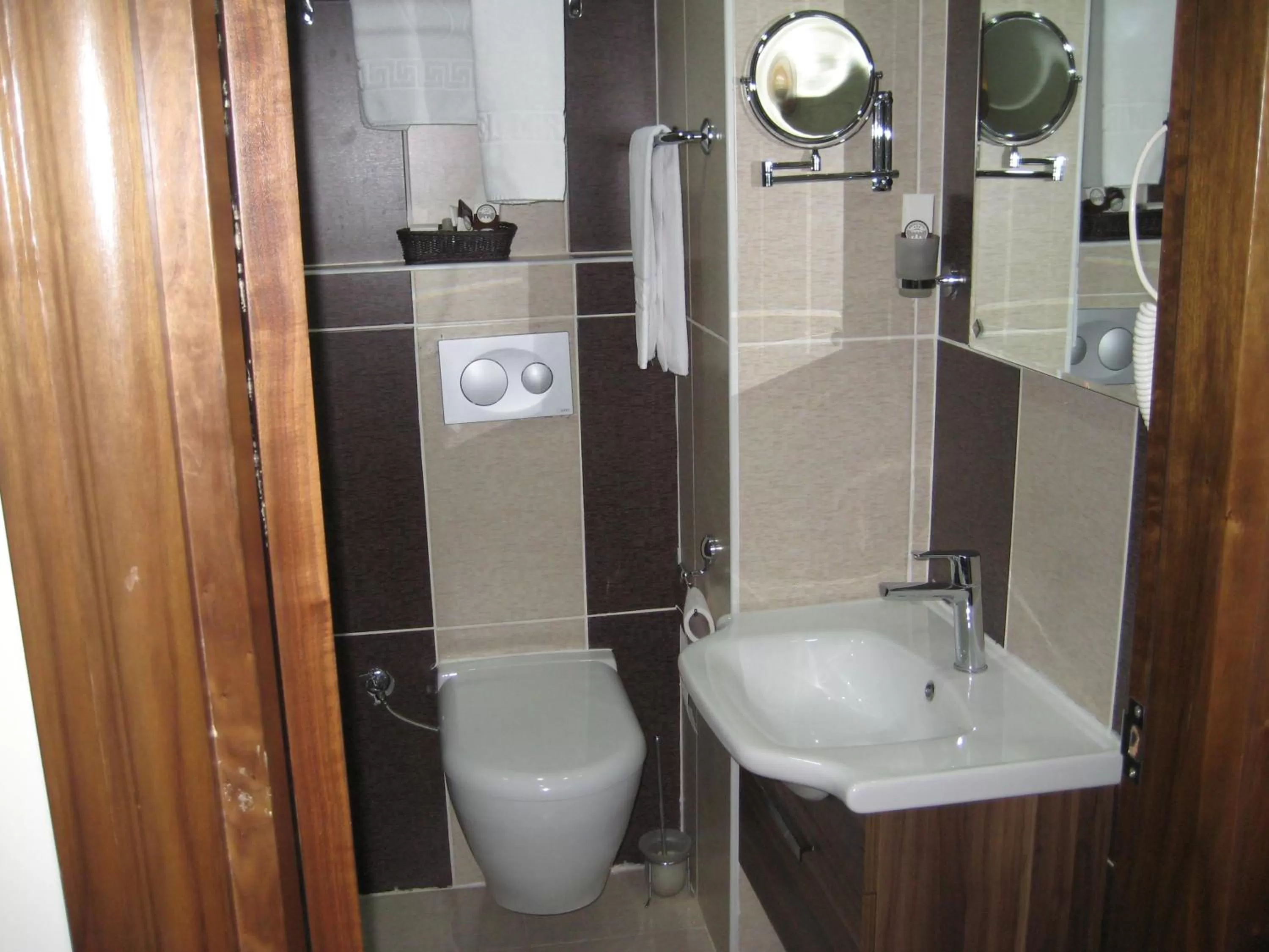 Shower in Miroglu Hotel