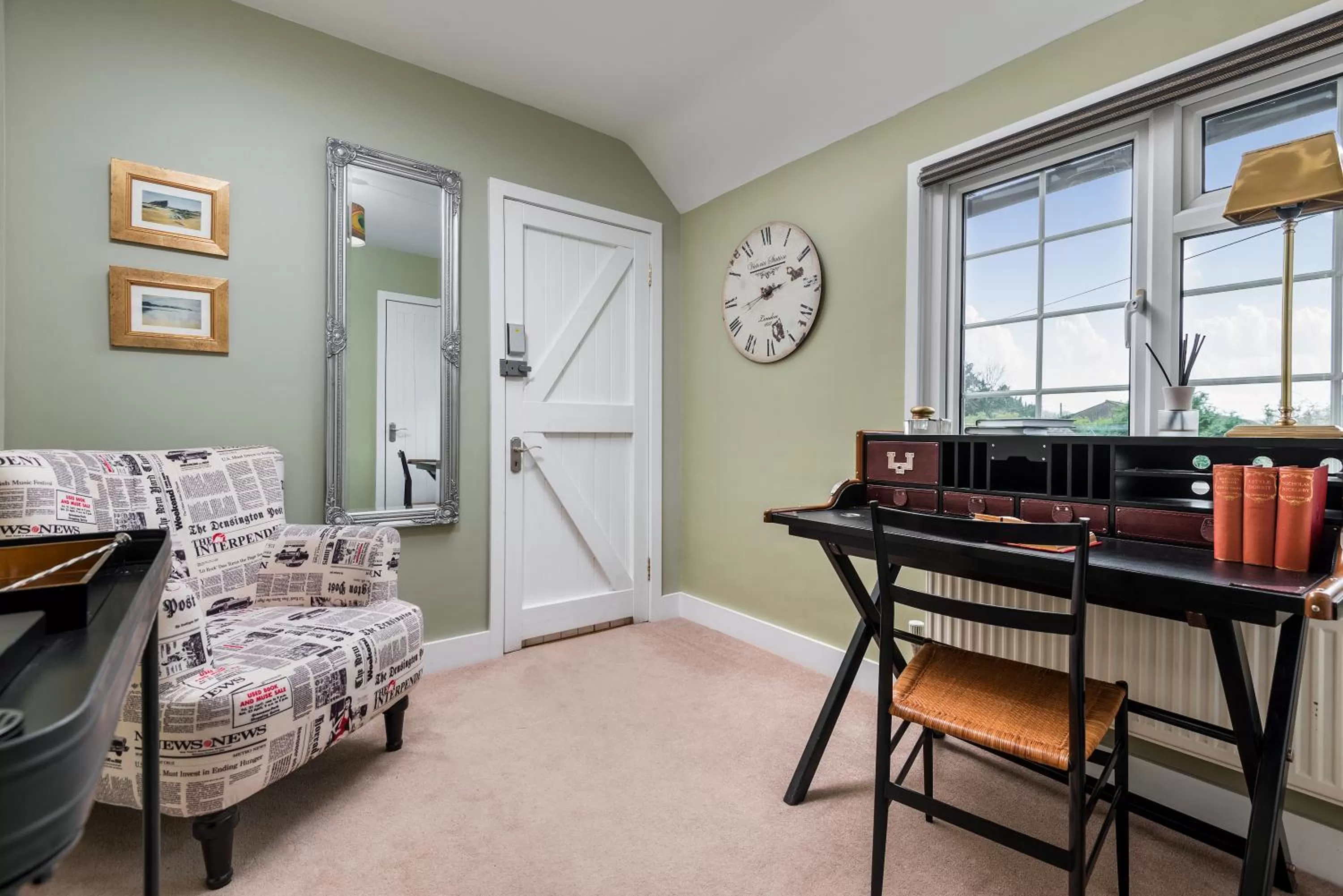 Restaurant/places to eat, Seating Area in Crazy Fox Hurley Boutique B&B