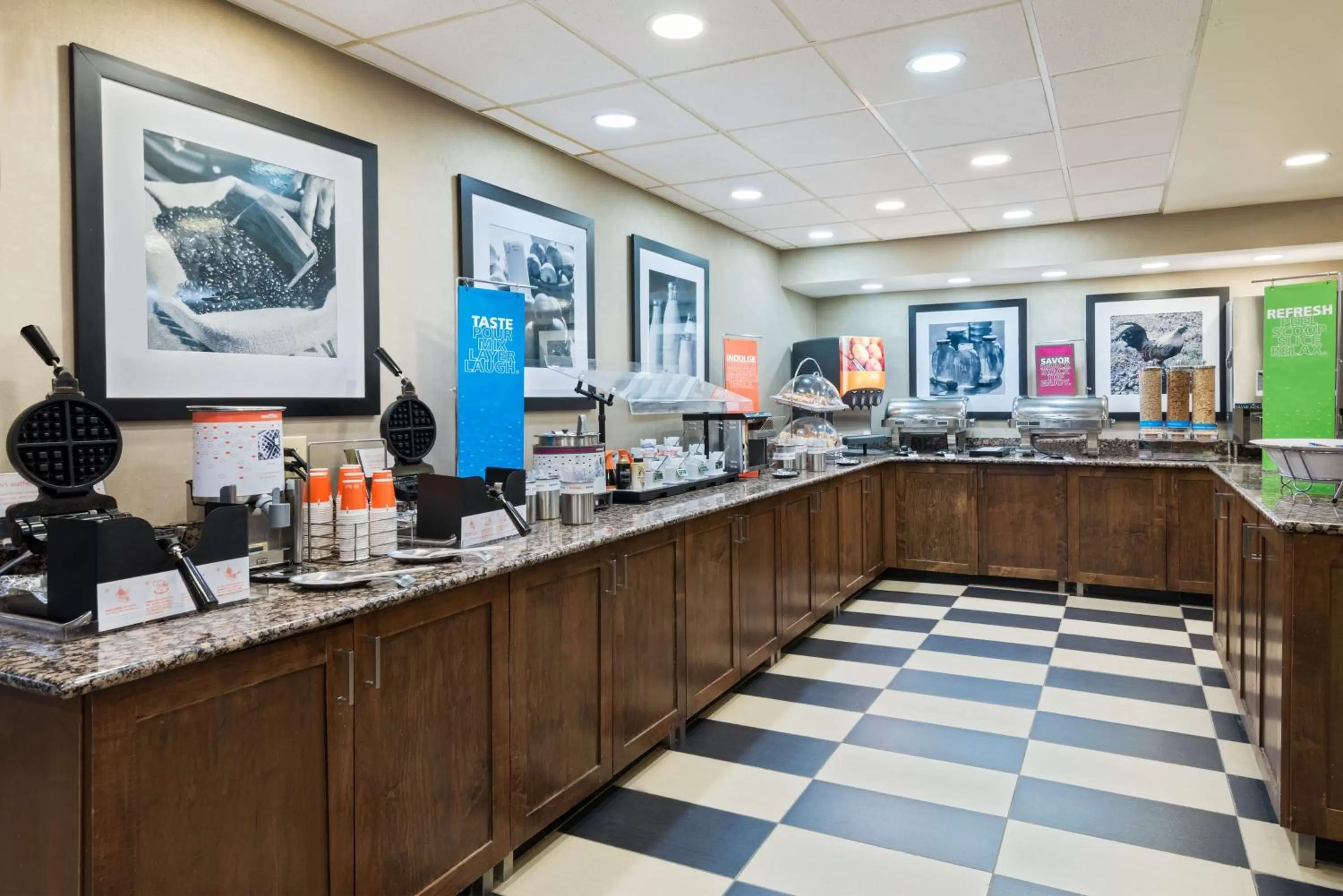 Breakfast in Hampton Inn Charlotte University Place