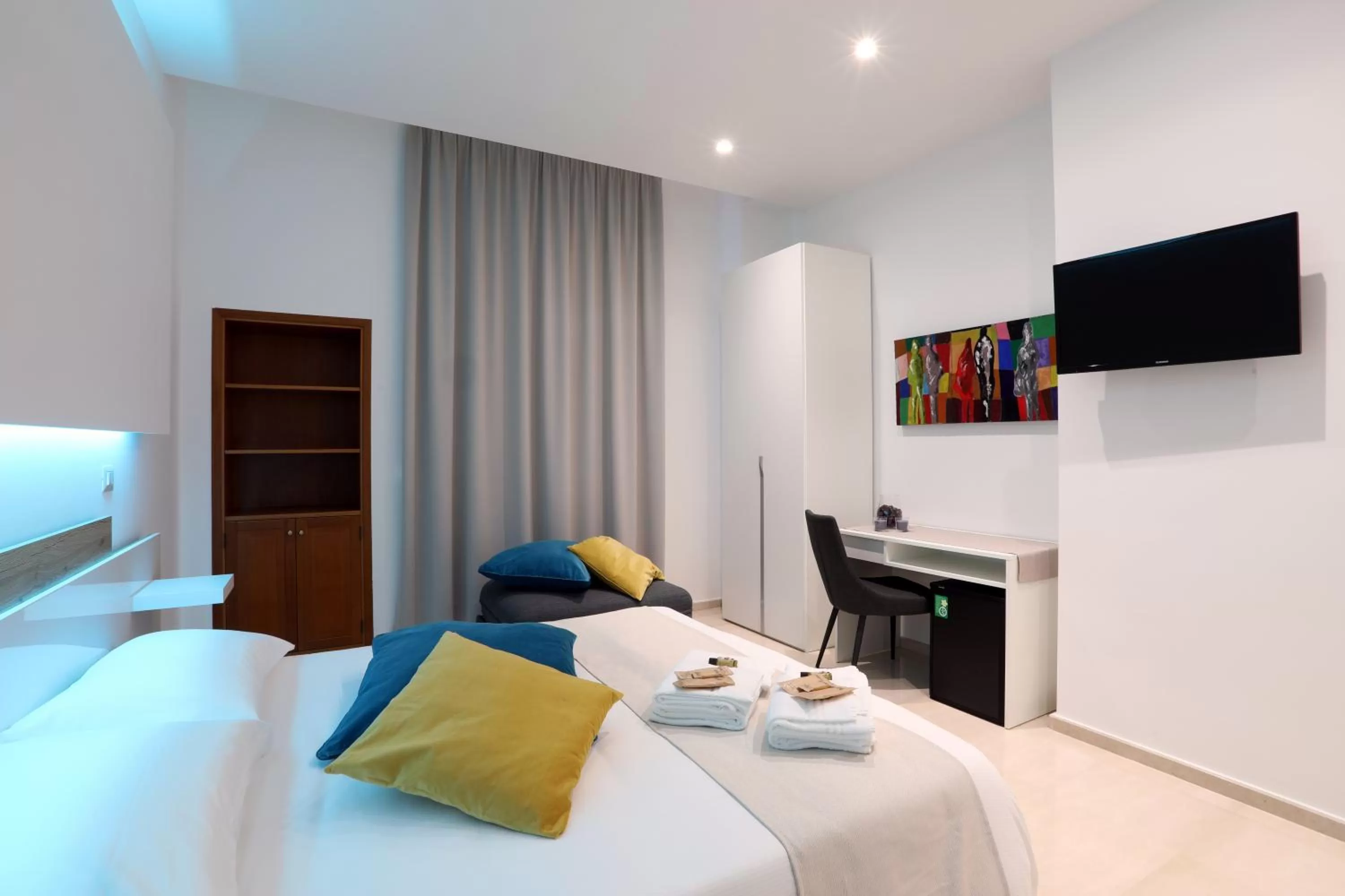 Photo of the whole room, TV/Entertainment Center in Beppe House