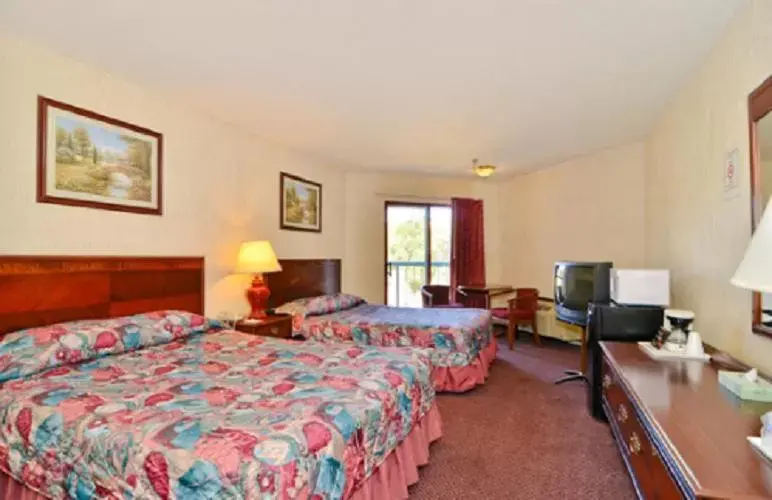 Two queens room in America's Best Value Inn of Novato Two queens room in America's Best Value Inn of Novato