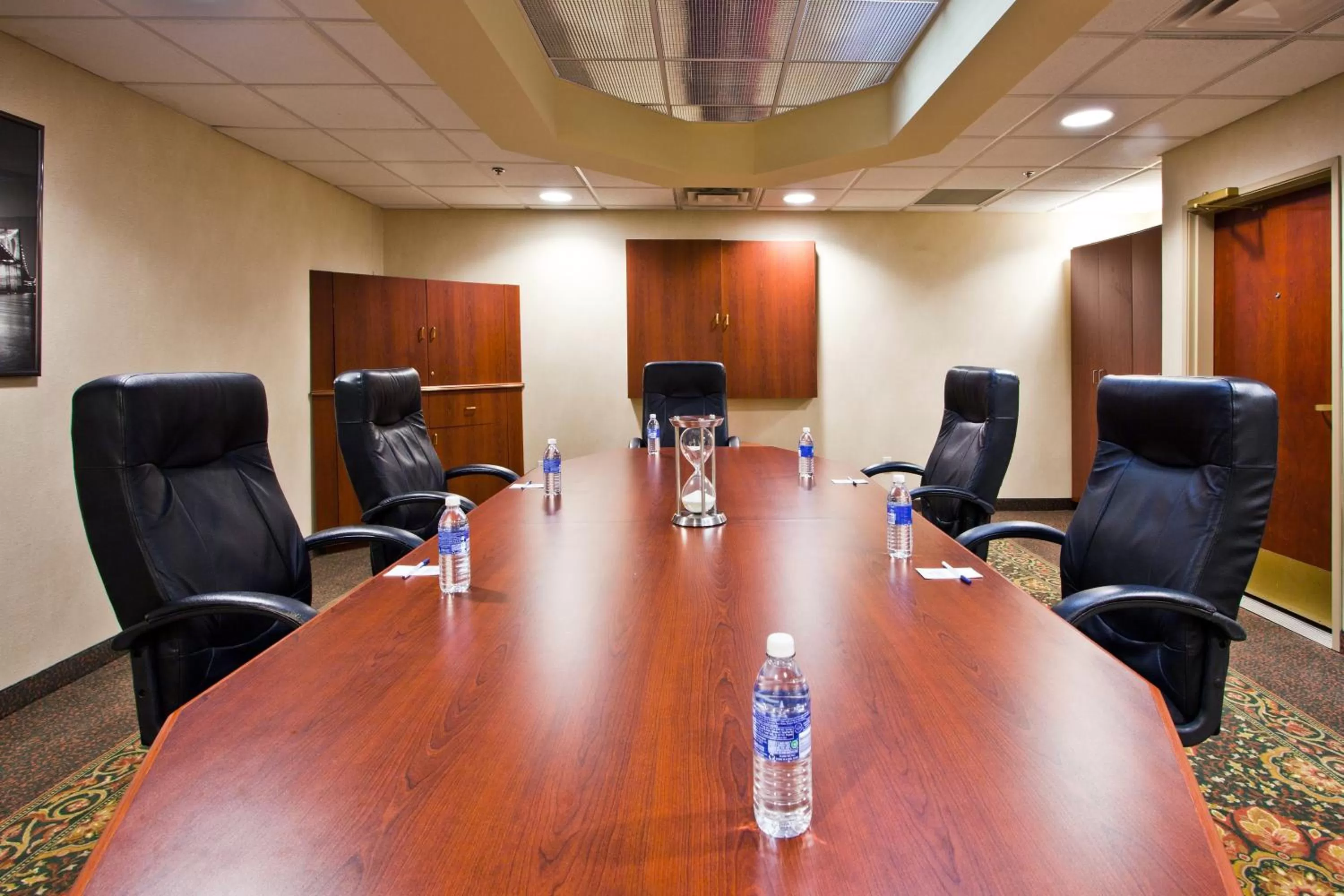 Meeting/conference room in Holiday Inn Express Hotel & Suites Waterford by IHG