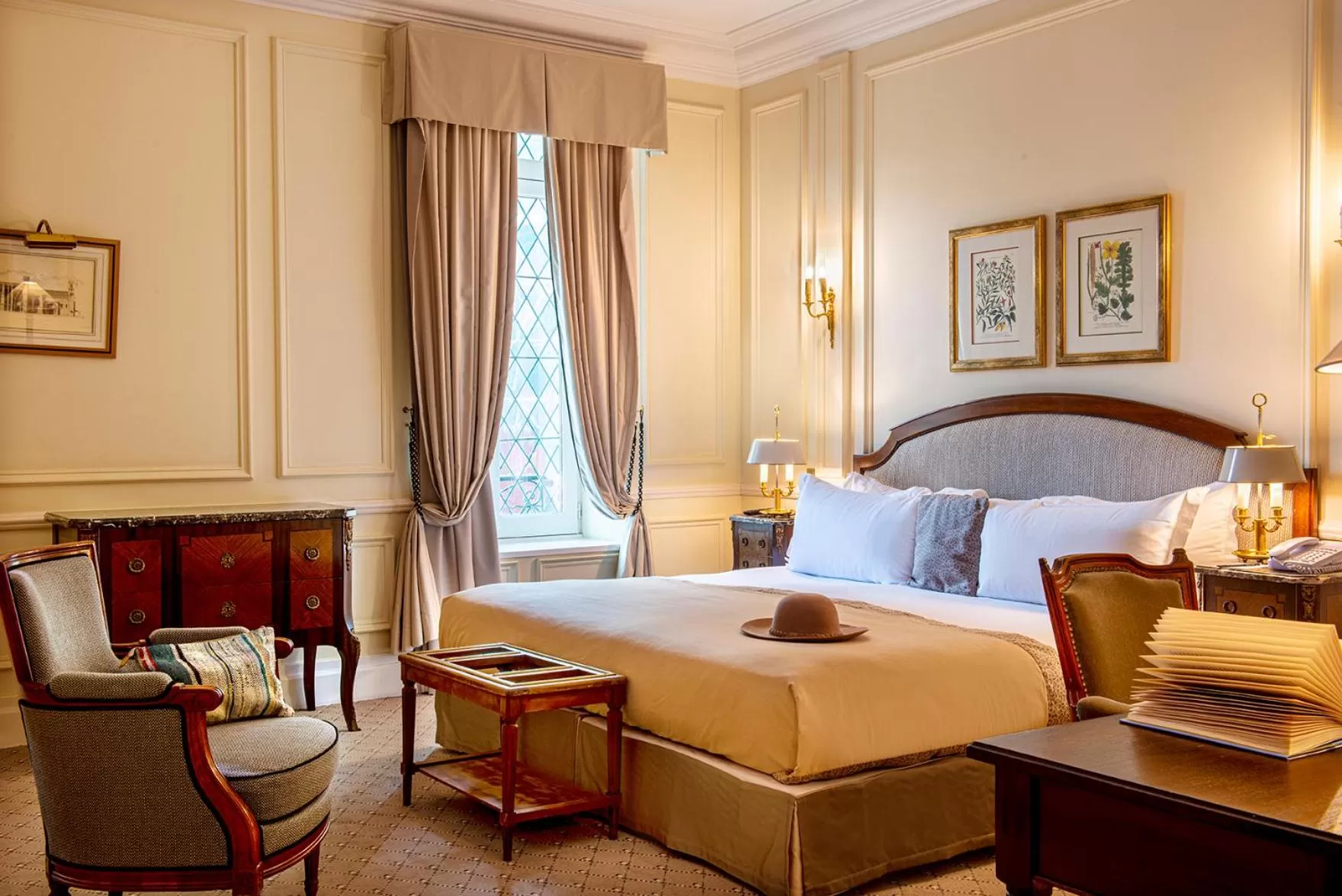 Classic Room with One King Bed in Hotel de la Cité & Spa MGallery