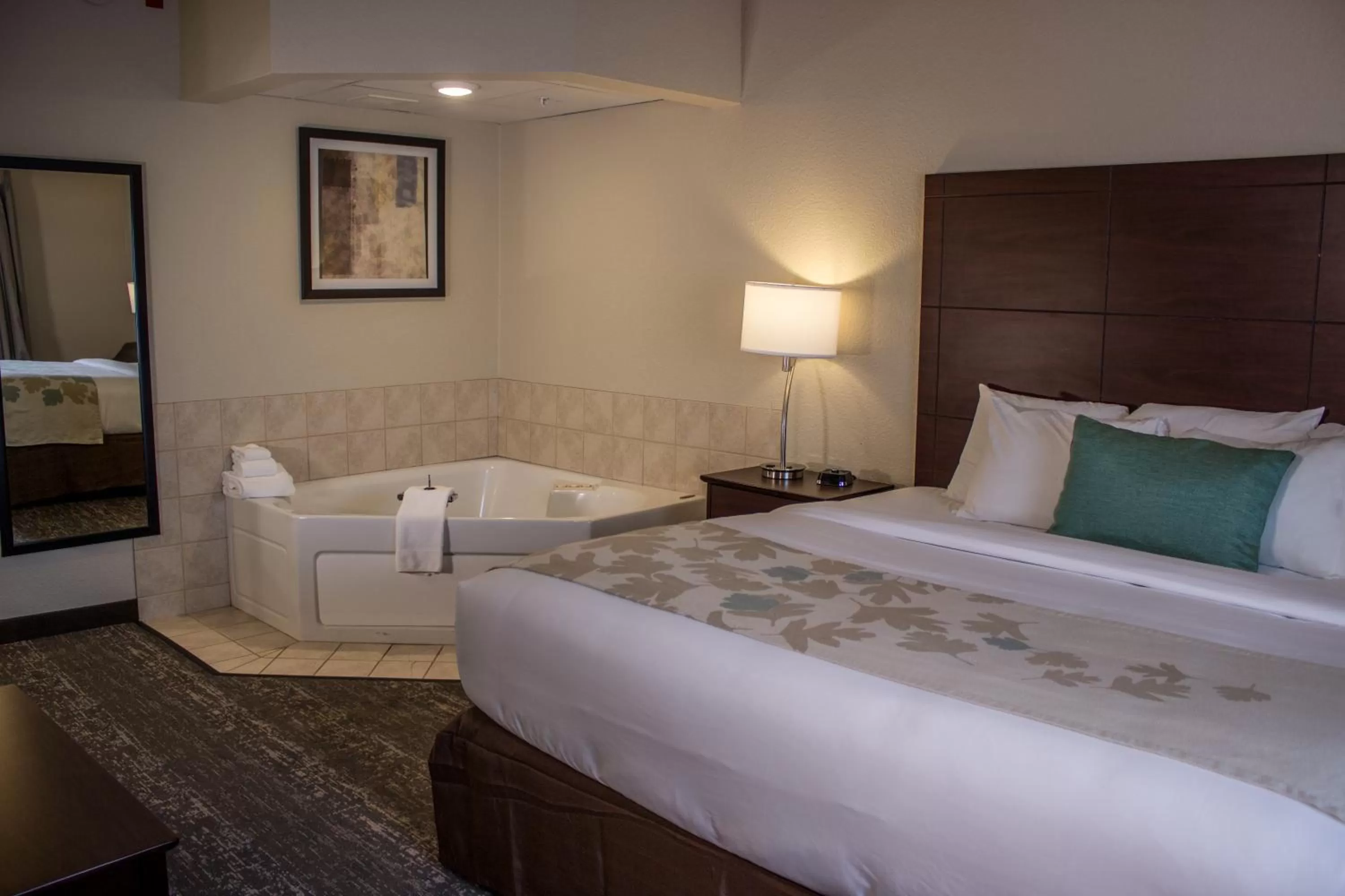 Deluxe King Suite in Cobblestone Suites - Oshkosh