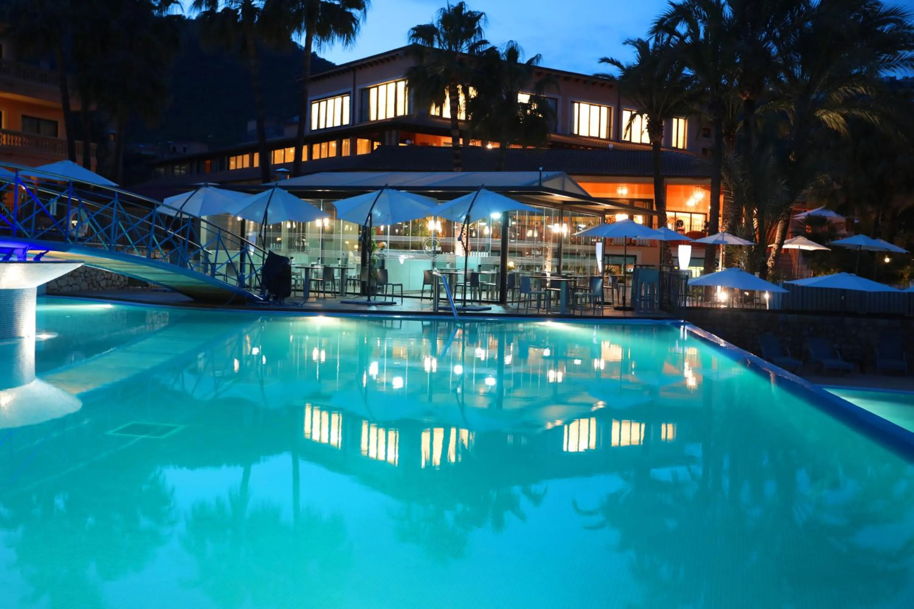 Swimming pool in Mon Port Hotel & Spa