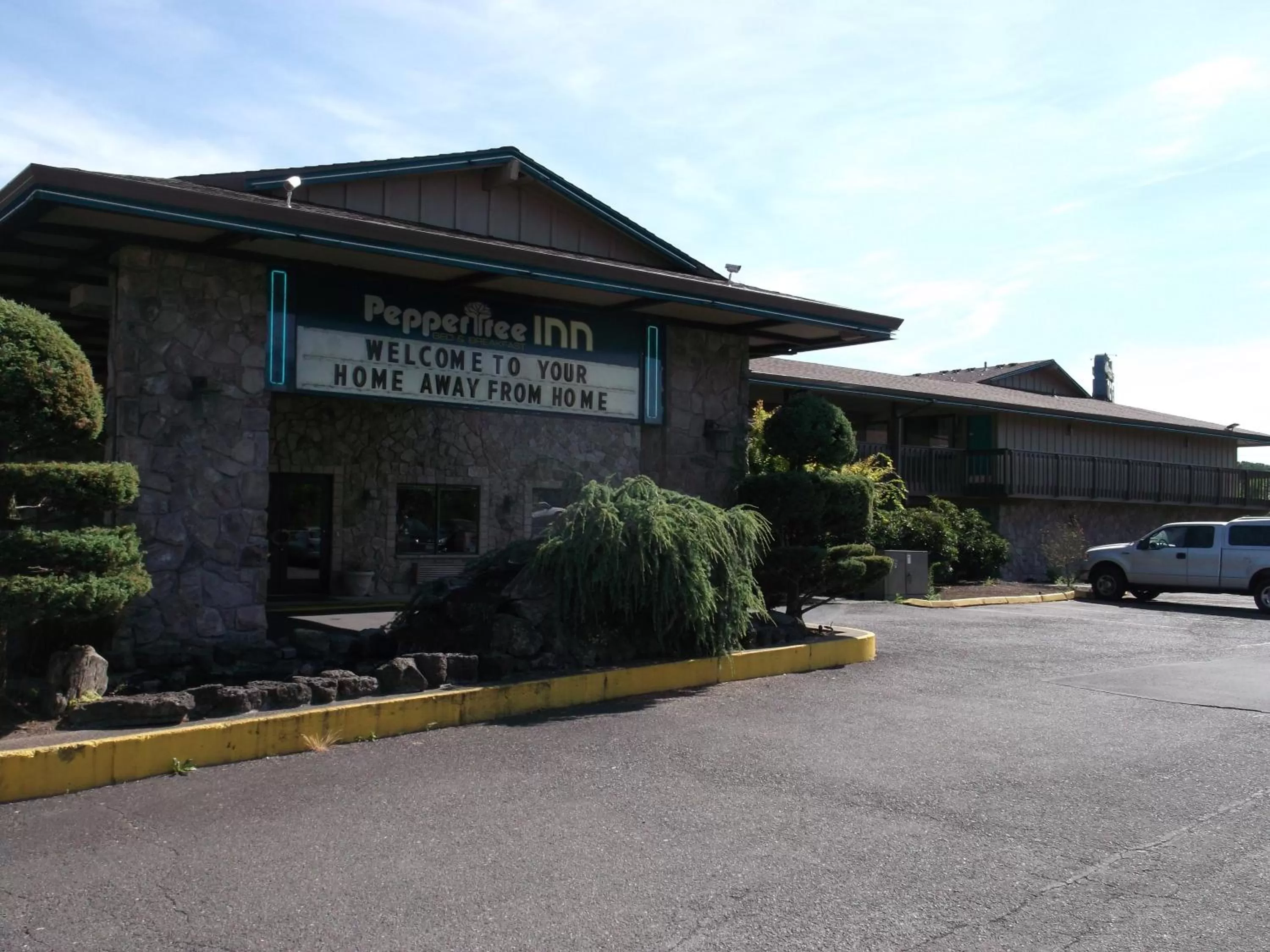 Property building in Pepper Tree Inn