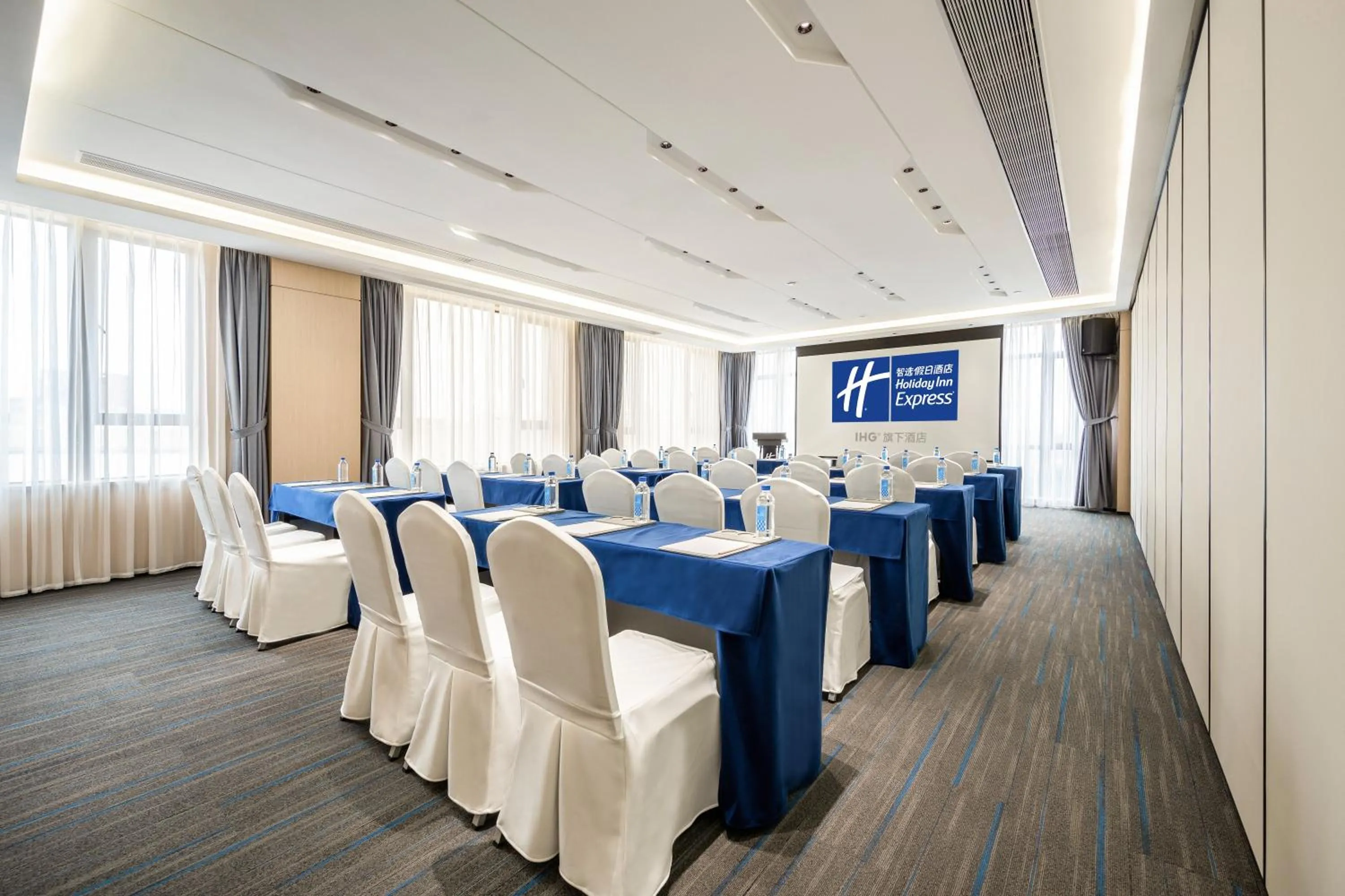 Meeting/conference room in Holiday Inn Express Jinjiang Anhai by IHG