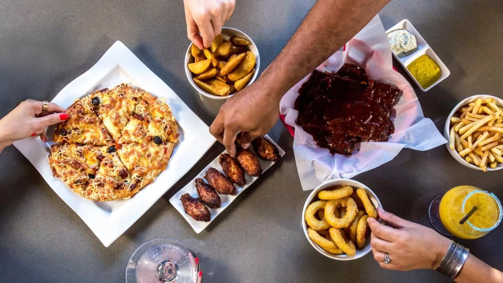 Restaurant/places to eat in Ramada Hotel & Suites by Wyndham Noumea