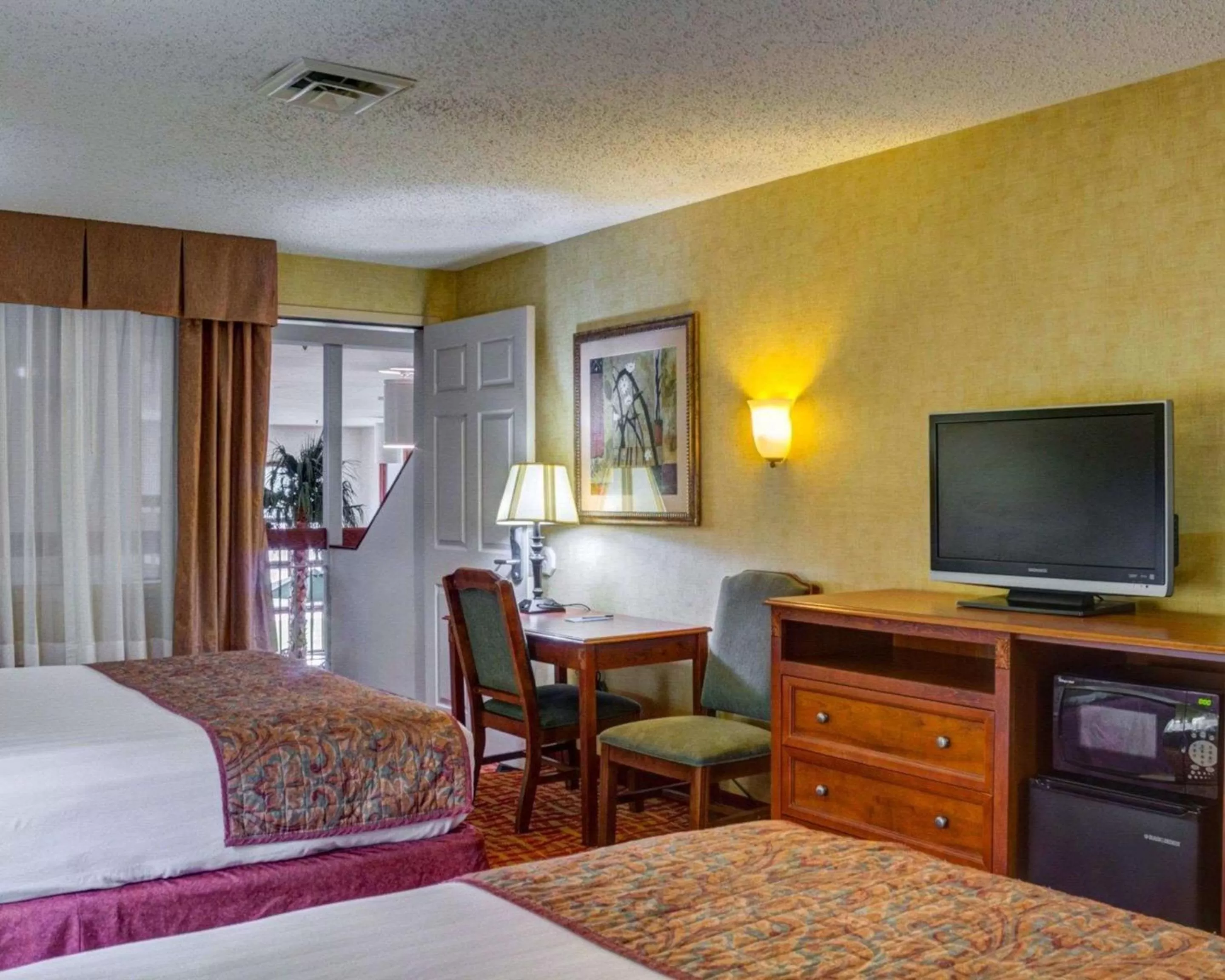 Photo of the whole room, Bed in Rodeway Inn Columbia Mall Loop