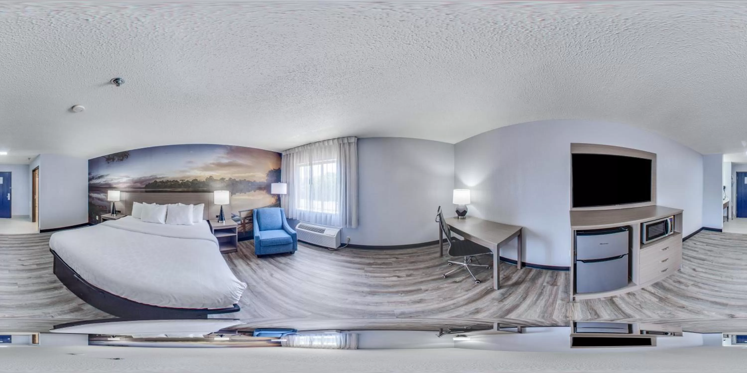 Photo of the whole room, Bed in Clarion Pointe on the lake Clarksville-South Hill West