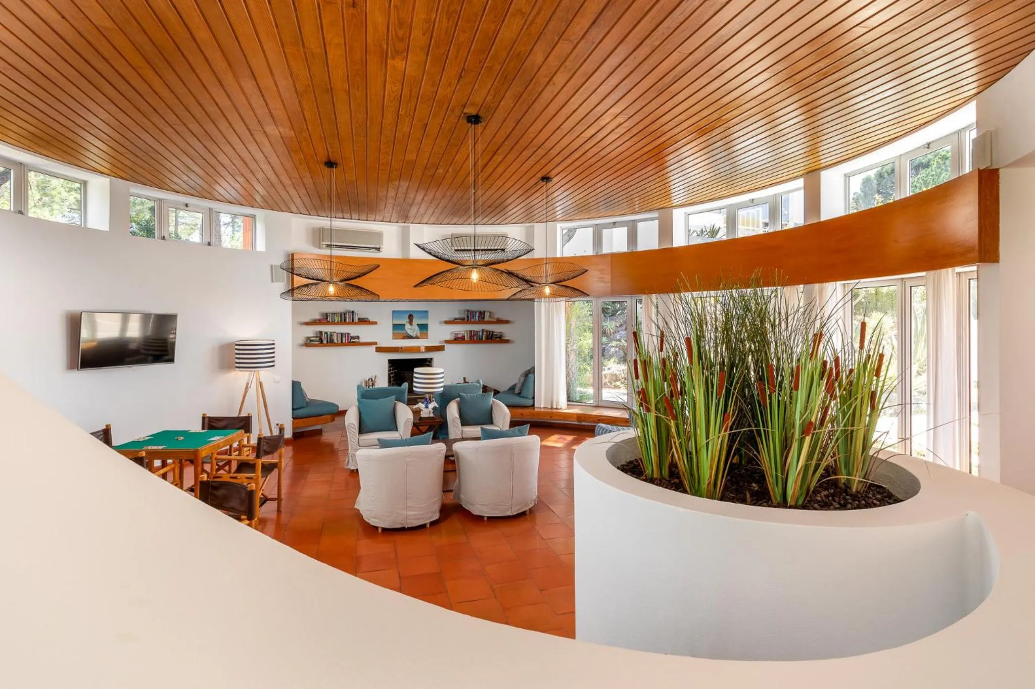 Communal lounge/ TV room in Apartamentos Turisticos Pinhal Da Marina