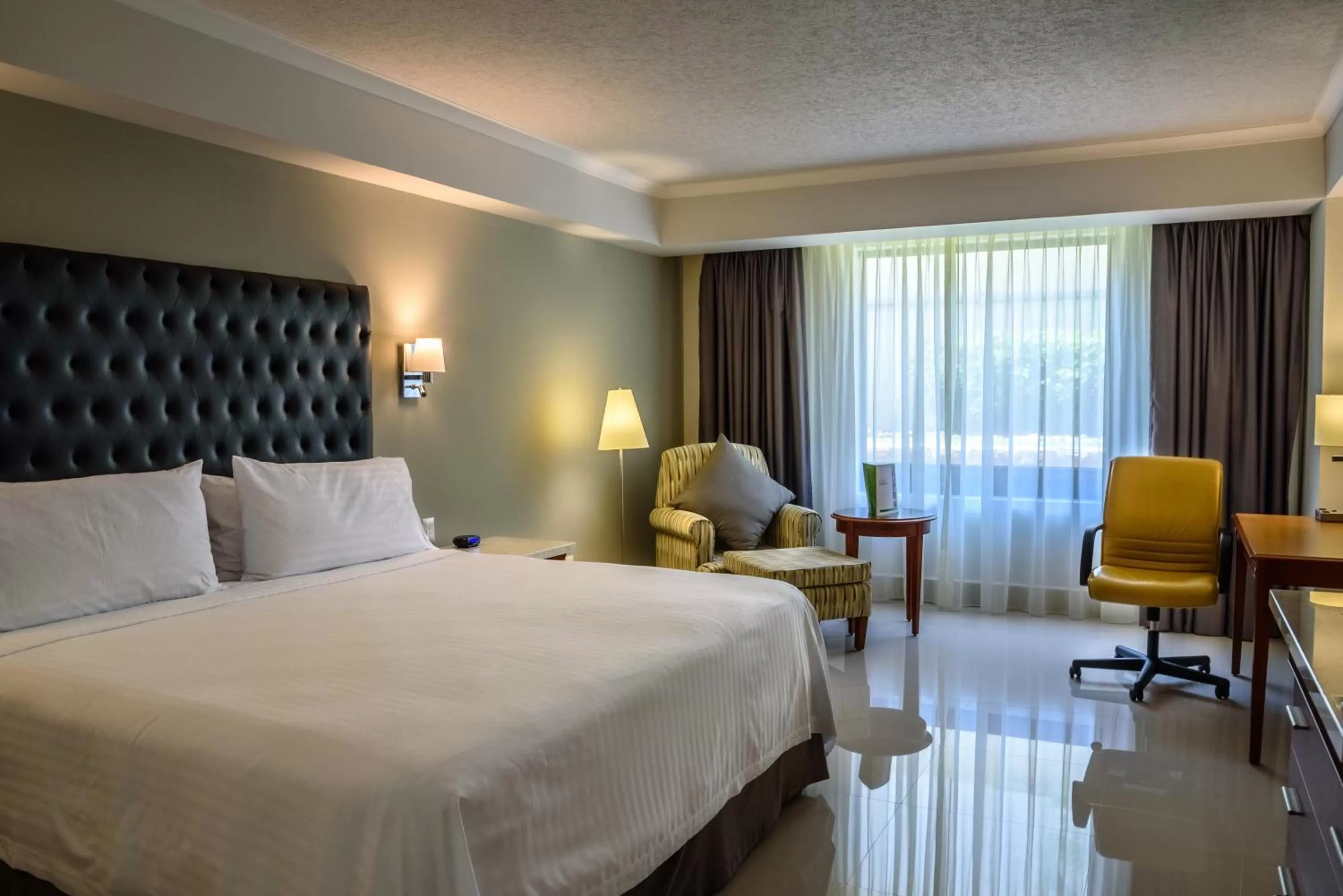 Photo of the whole room, Bed in Holiday Inn Tuxtla Gutierrez by IHG