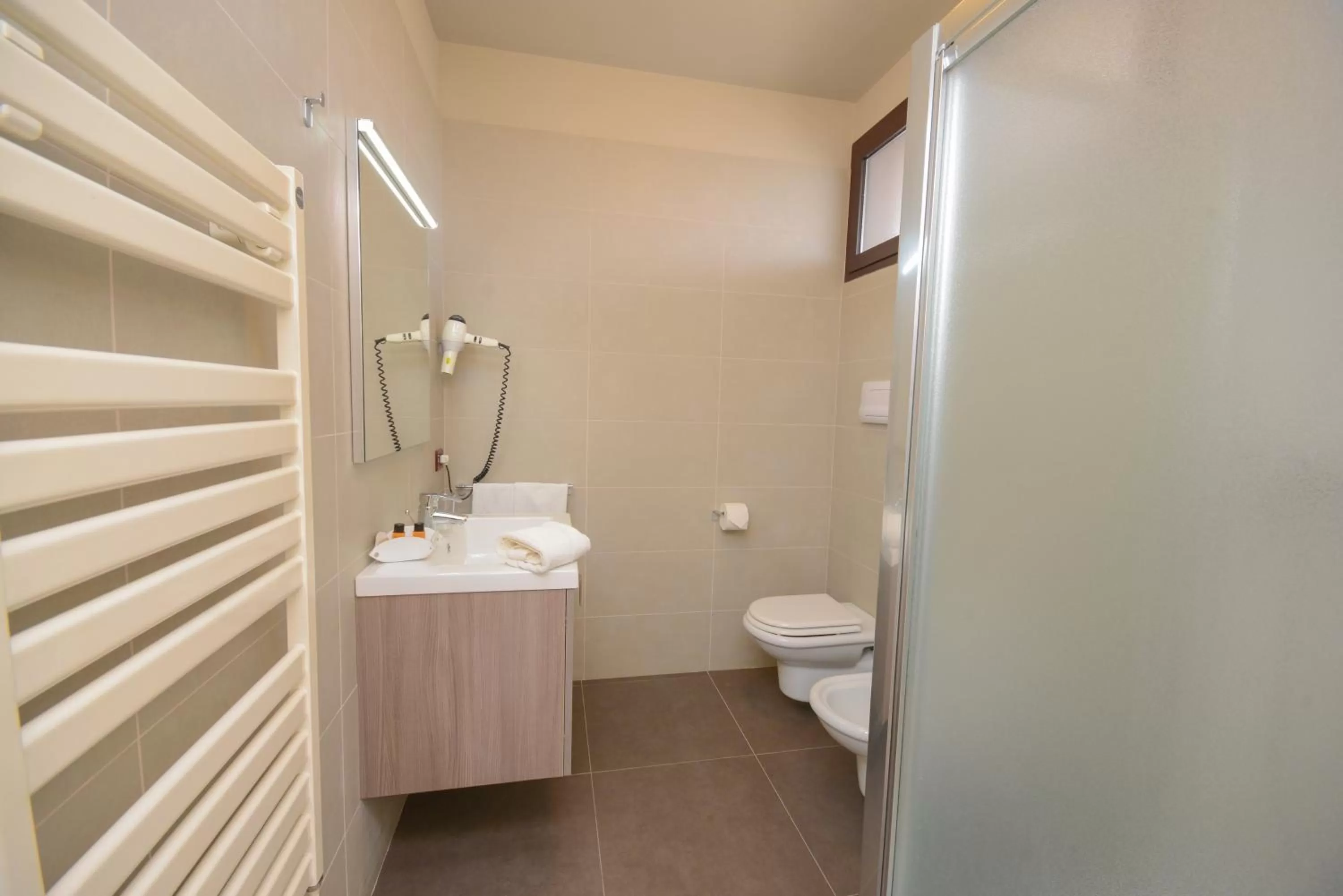 One-Bedroom Apartment with Lake View in Il Sogno Apartments