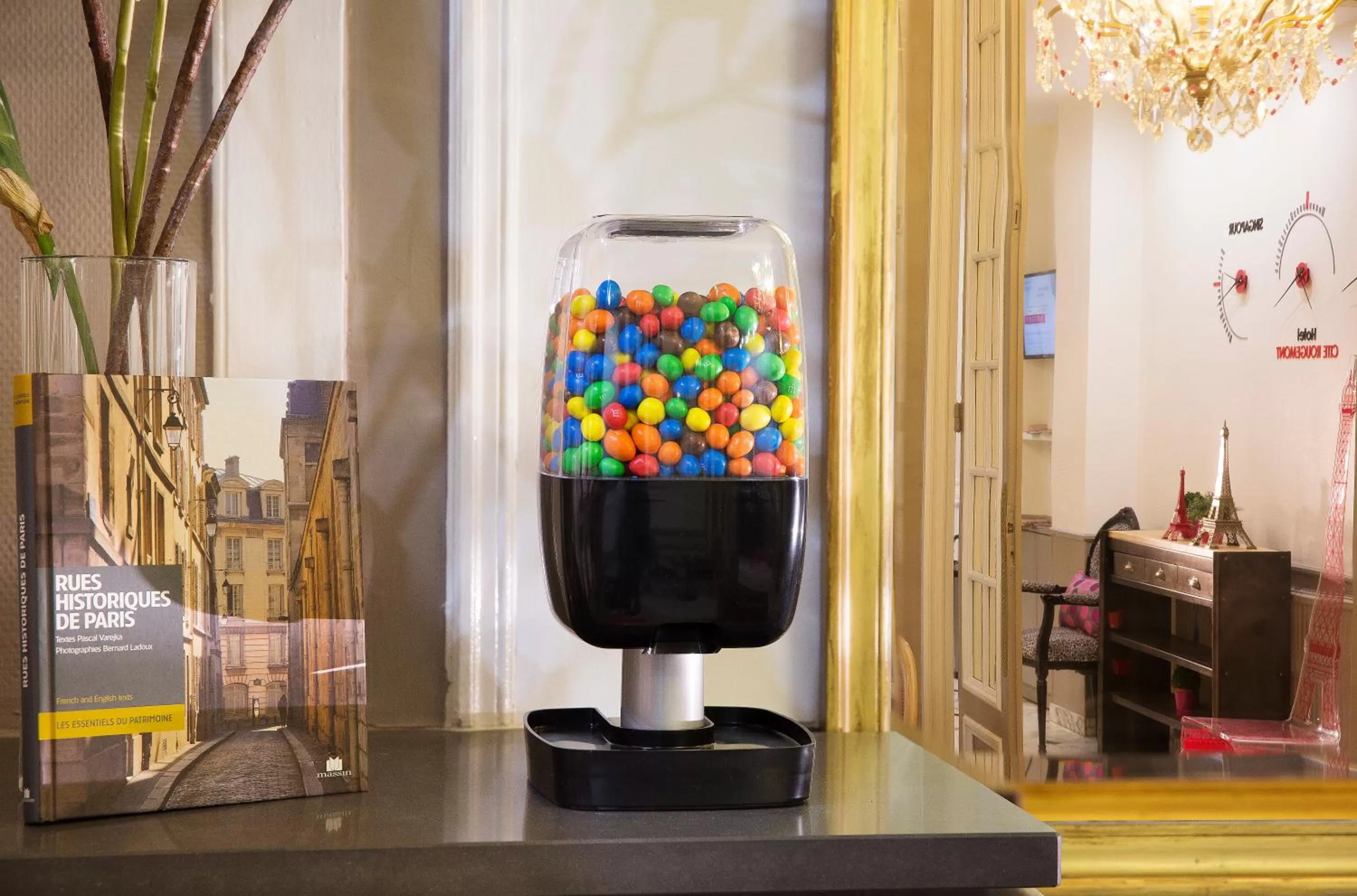 Decorative detail in Hotel De La Cite Rougemont