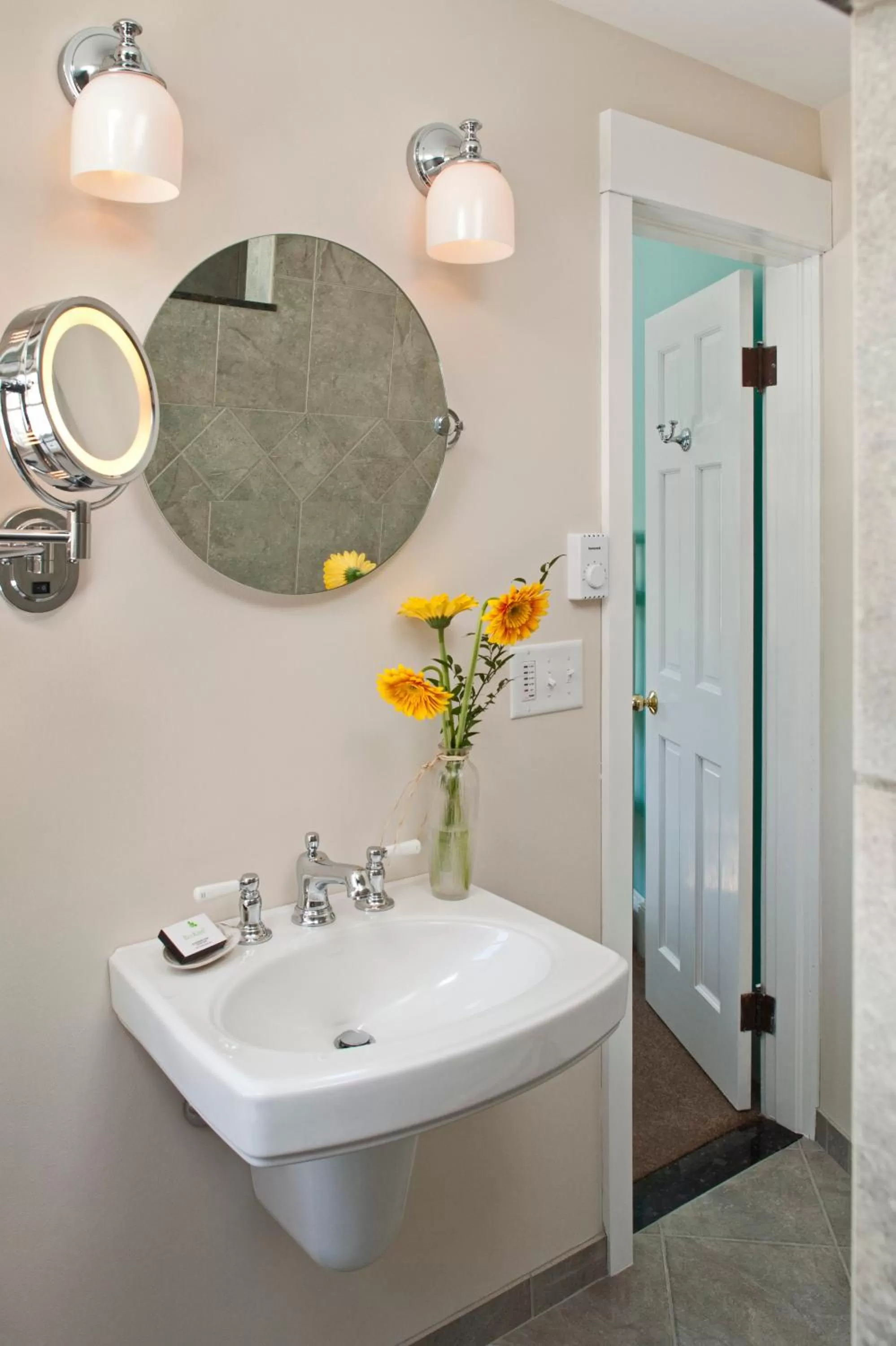 Bathroom in 1802 House Bed & Breakfast