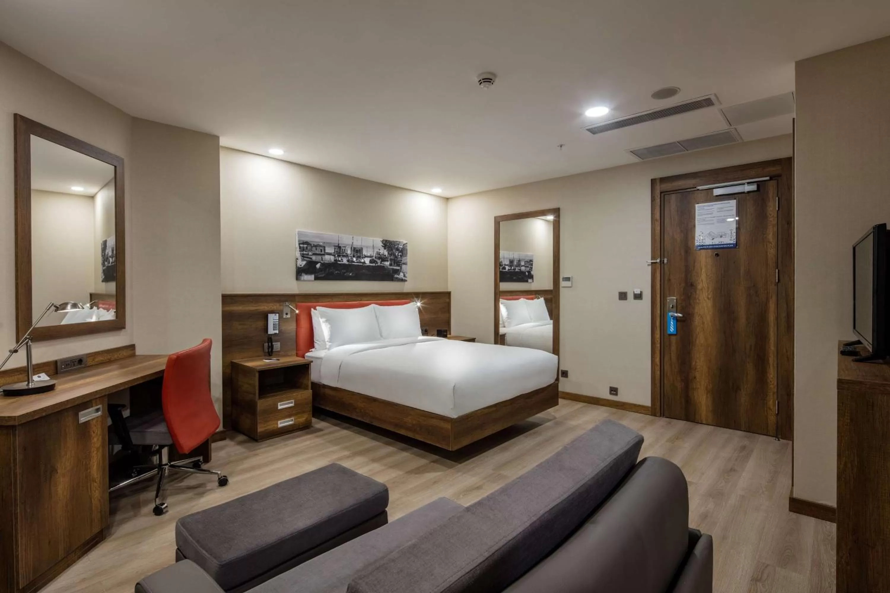 Bedroom, Bed in Hampton by Hilton Canakkale Gelibolu