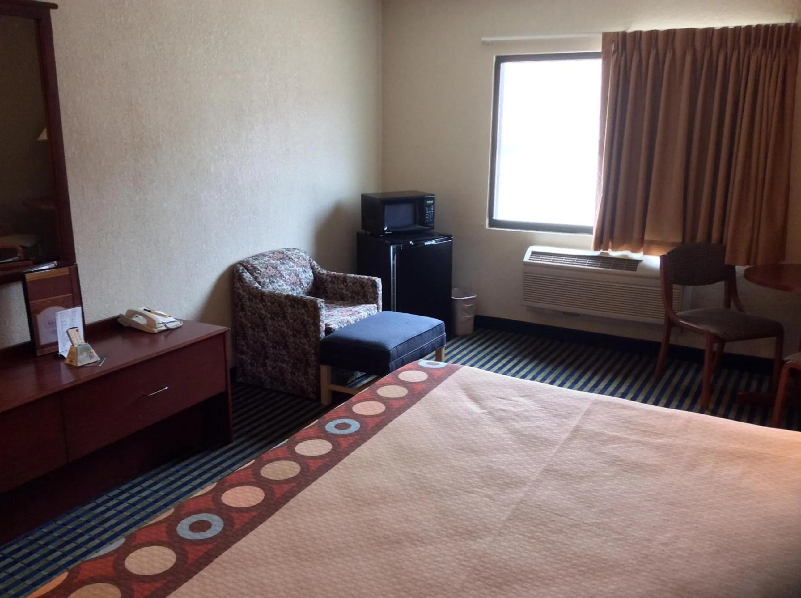 Bed in Super 8 by Wyndham Marshalltown