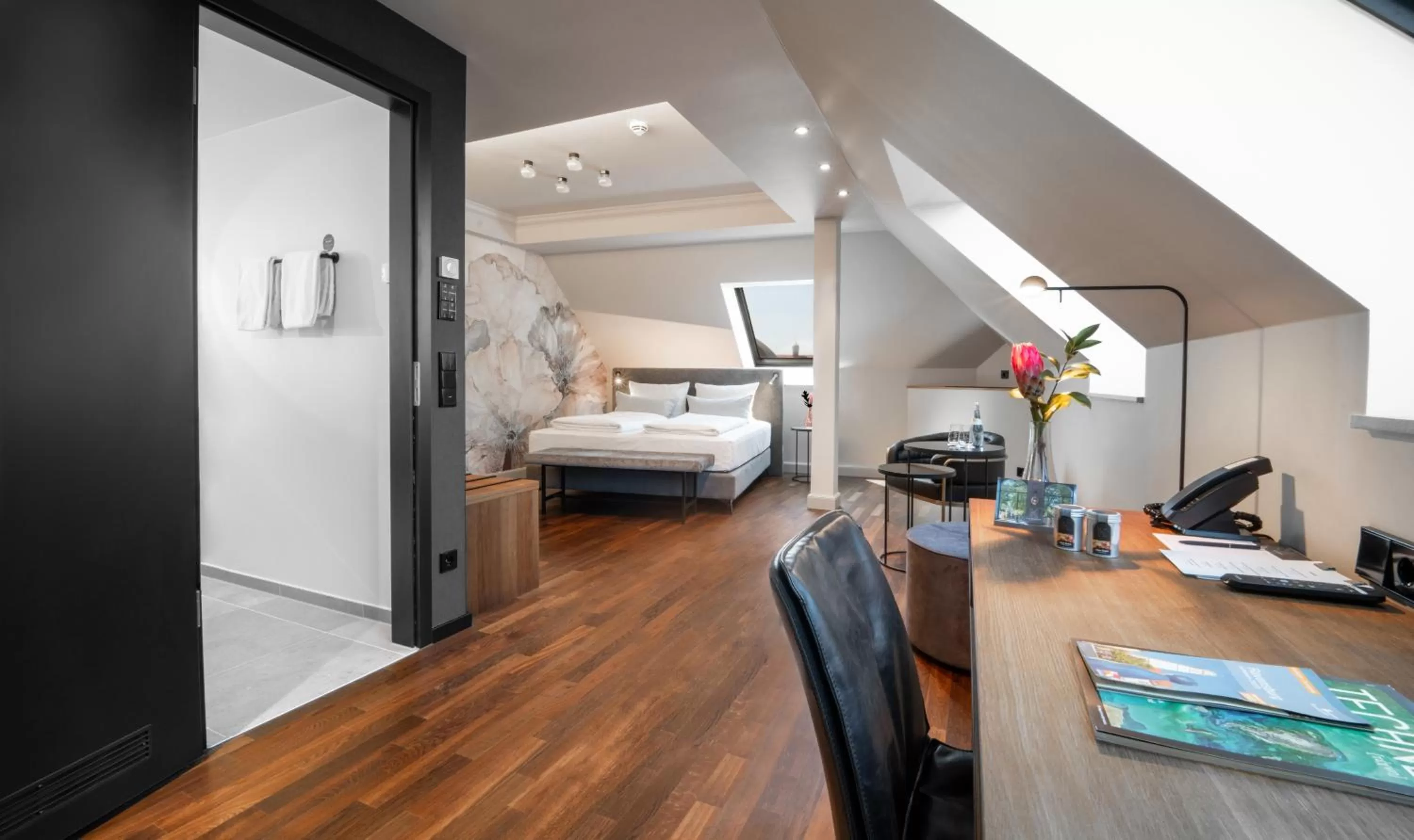 Photo of the whole room, Bed in Hotel Kaiserhof Ravensburg