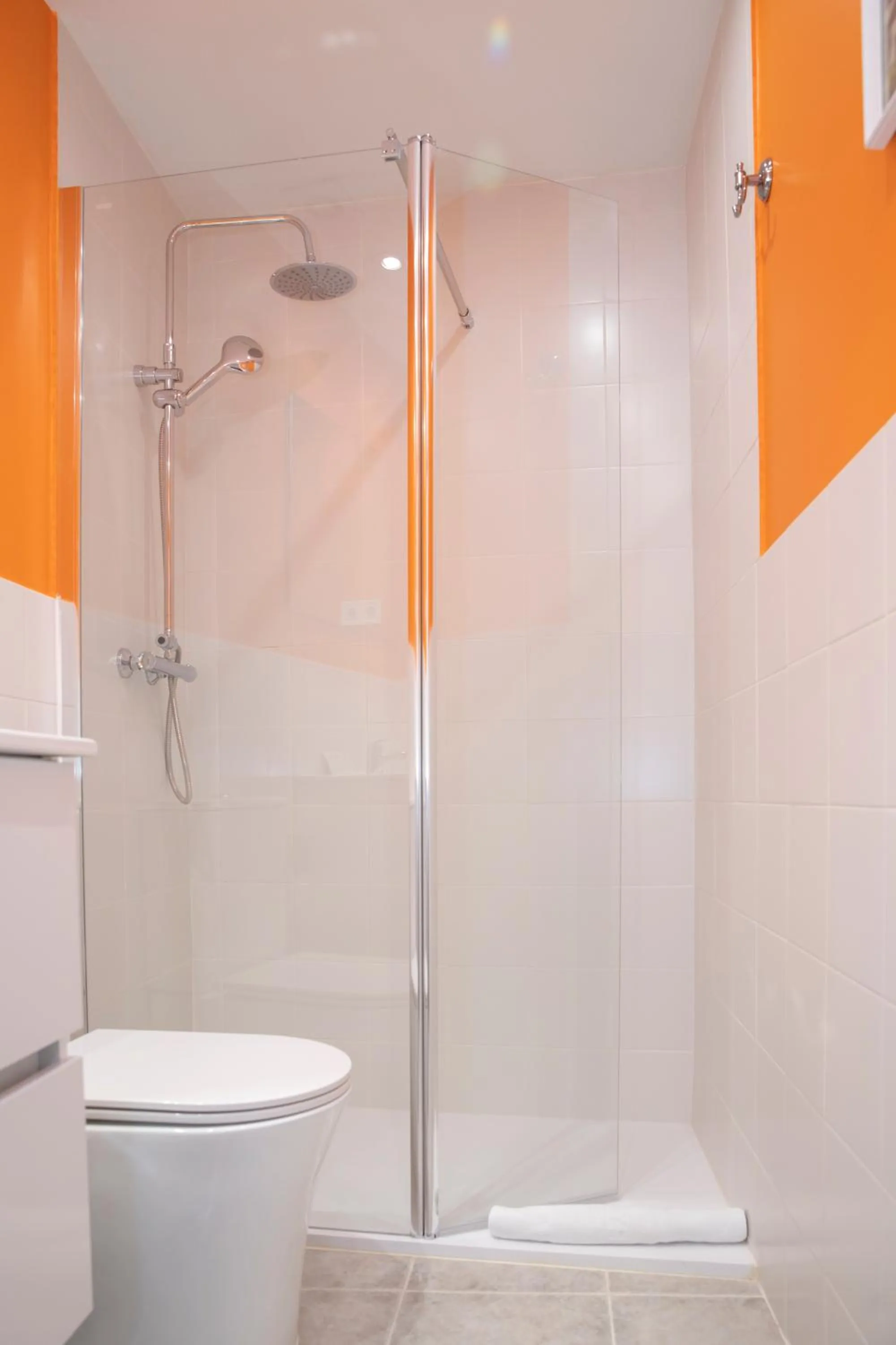 Toilet in Hostal Montaloya