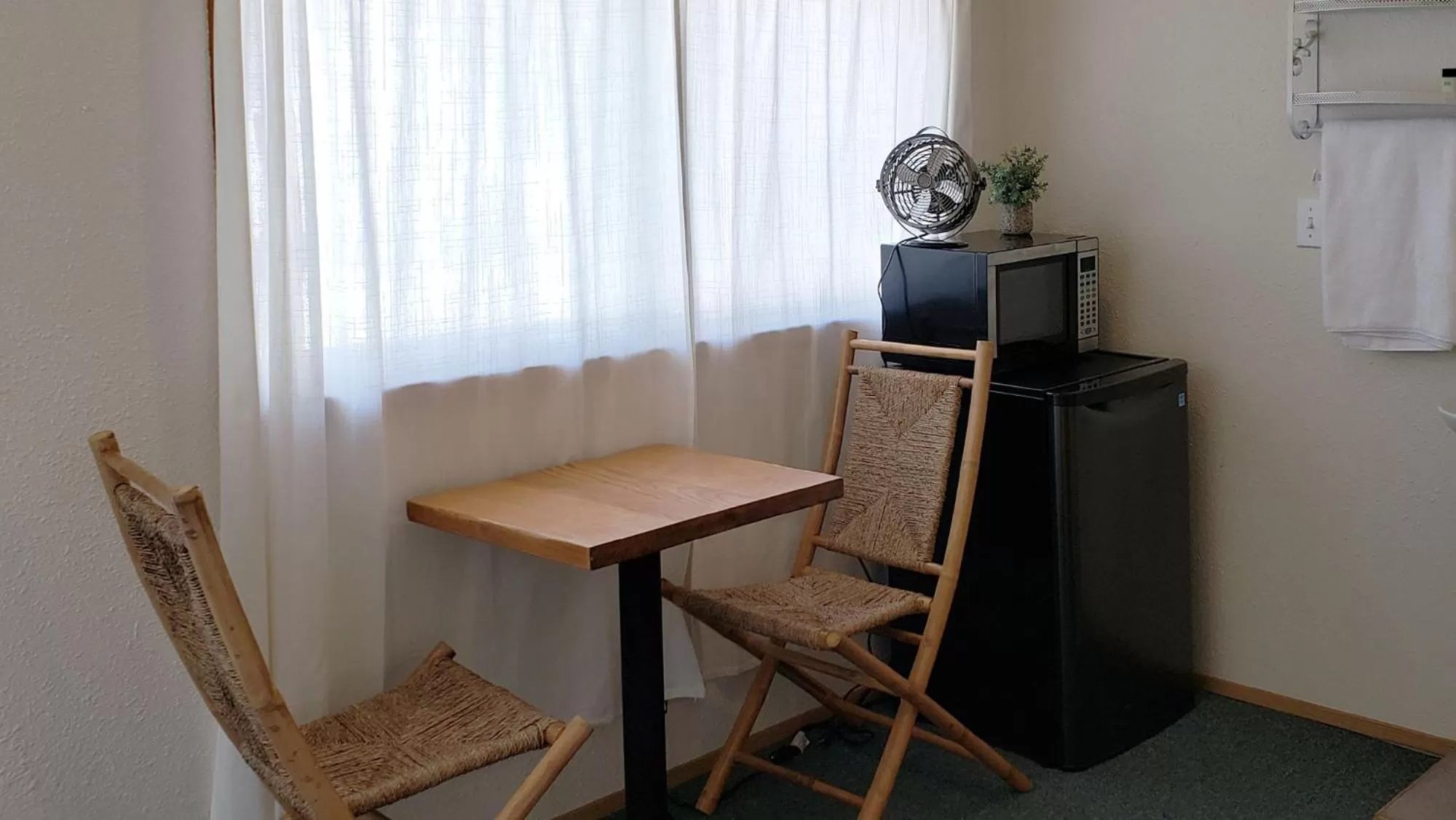 Photo of the whole room in Paradise Village