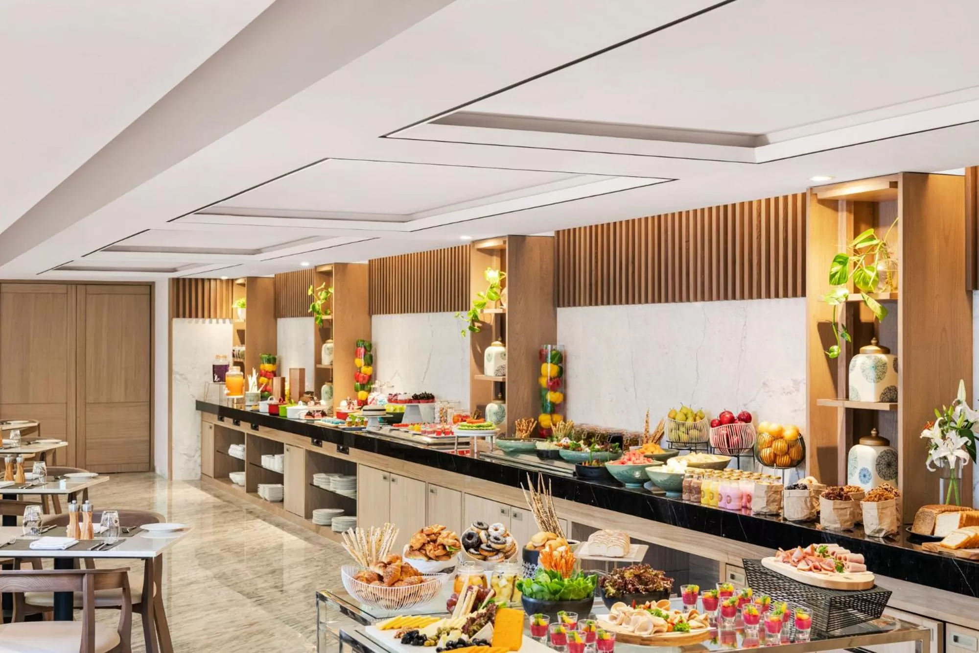 Restaurant/places to eat in Vivanta Goa, Miramar